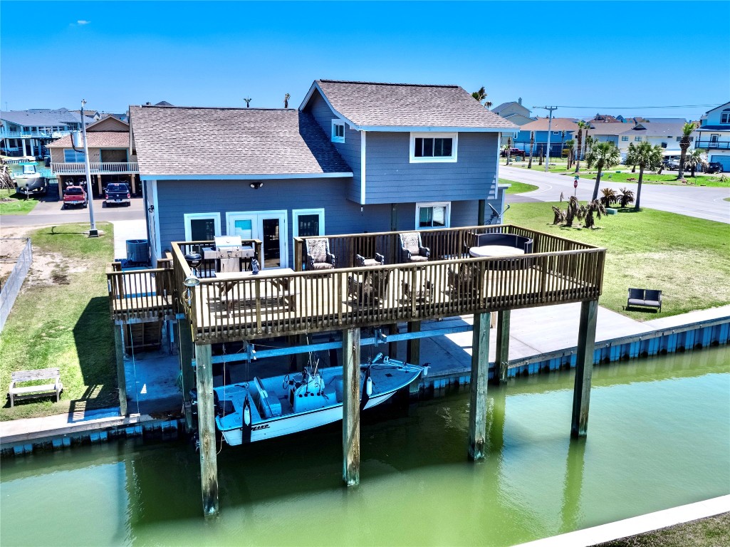 303 Tahiti Road, Tiki Island, TX 77554