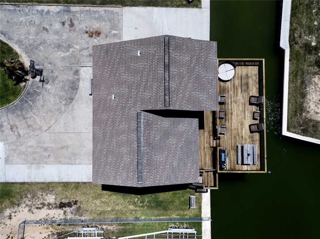 303 Tahiti Road, Tiki Island, TX 77554