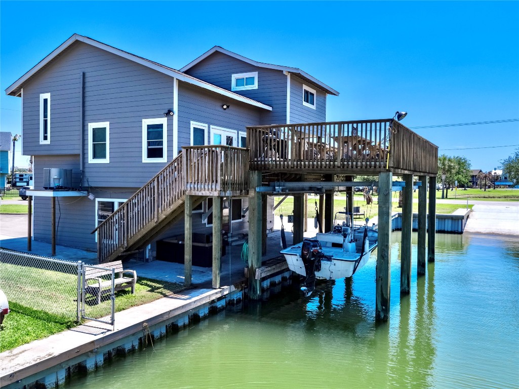 303 Tahiti Road, Tiki Island, TX 77554