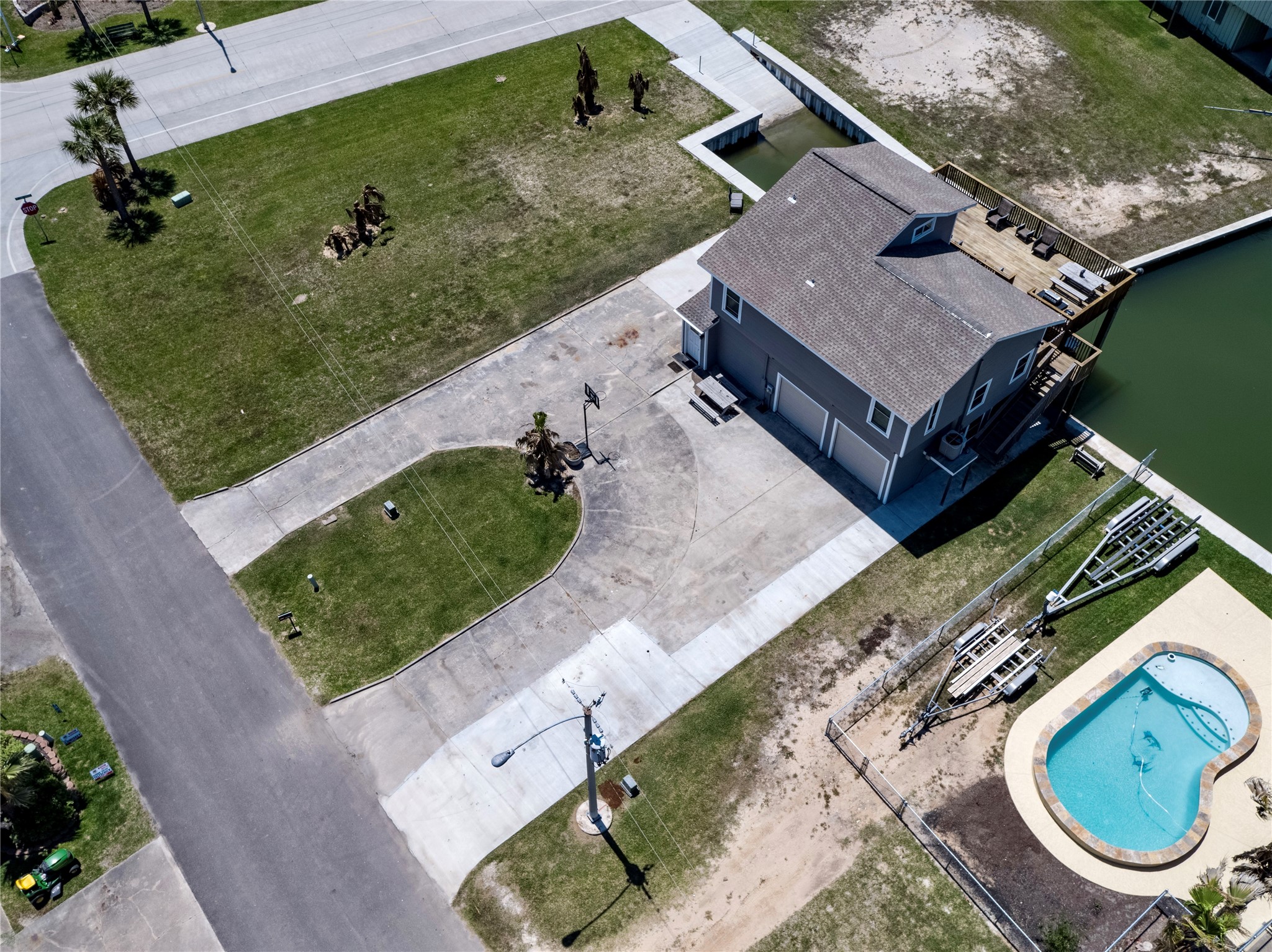 303 Tahiti Road, Tiki Island, TX 77554