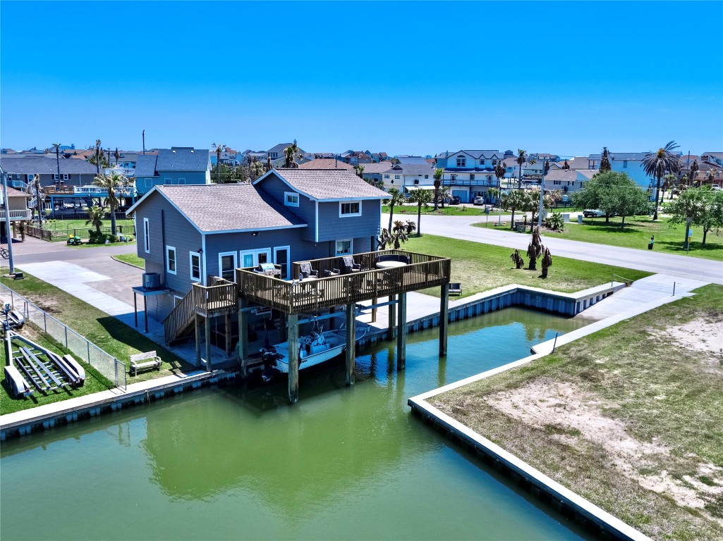 303 Tahiti Road, Tiki Island, TX 77554