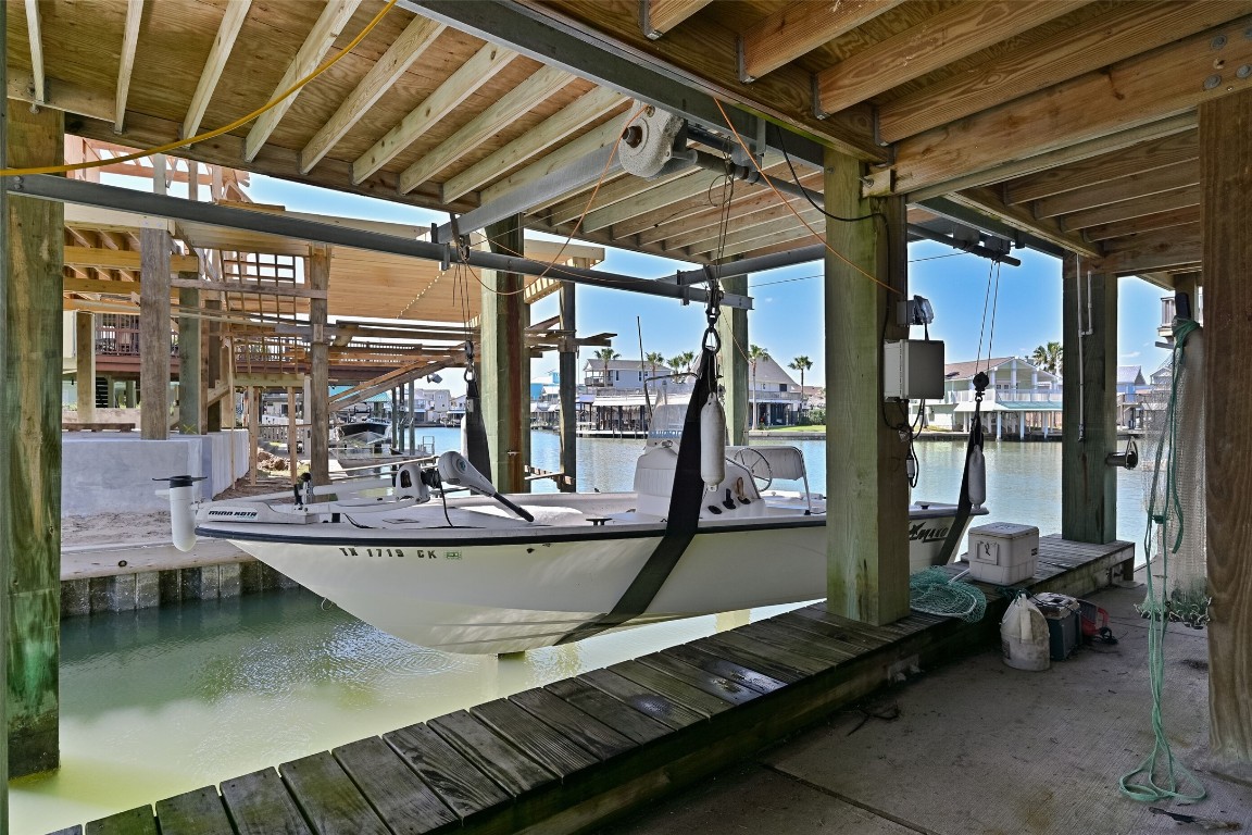 303 Tahiti Road, Tiki Island, TX 77554