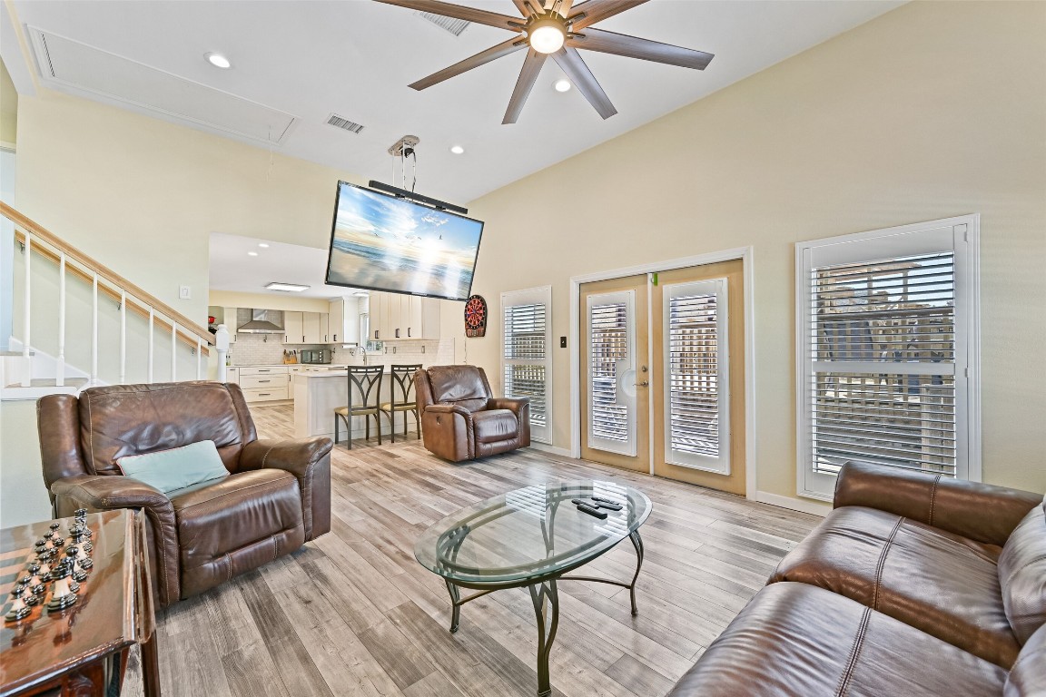 303 Tahiti Road, Tiki Island, TX 77554
