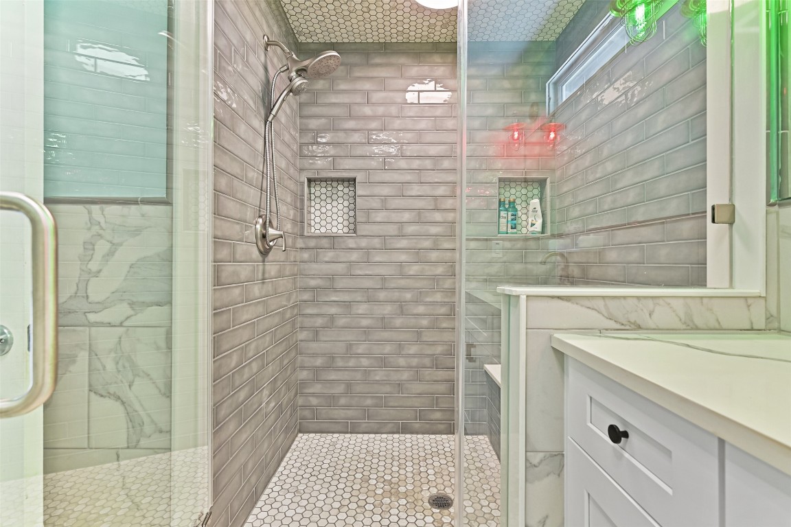 303 Tahiti Road, Tiki Island, TX 77554
