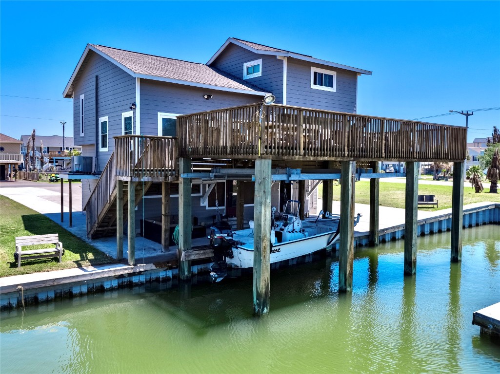 303 Tahiti Road, Tiki Island, TX 77554