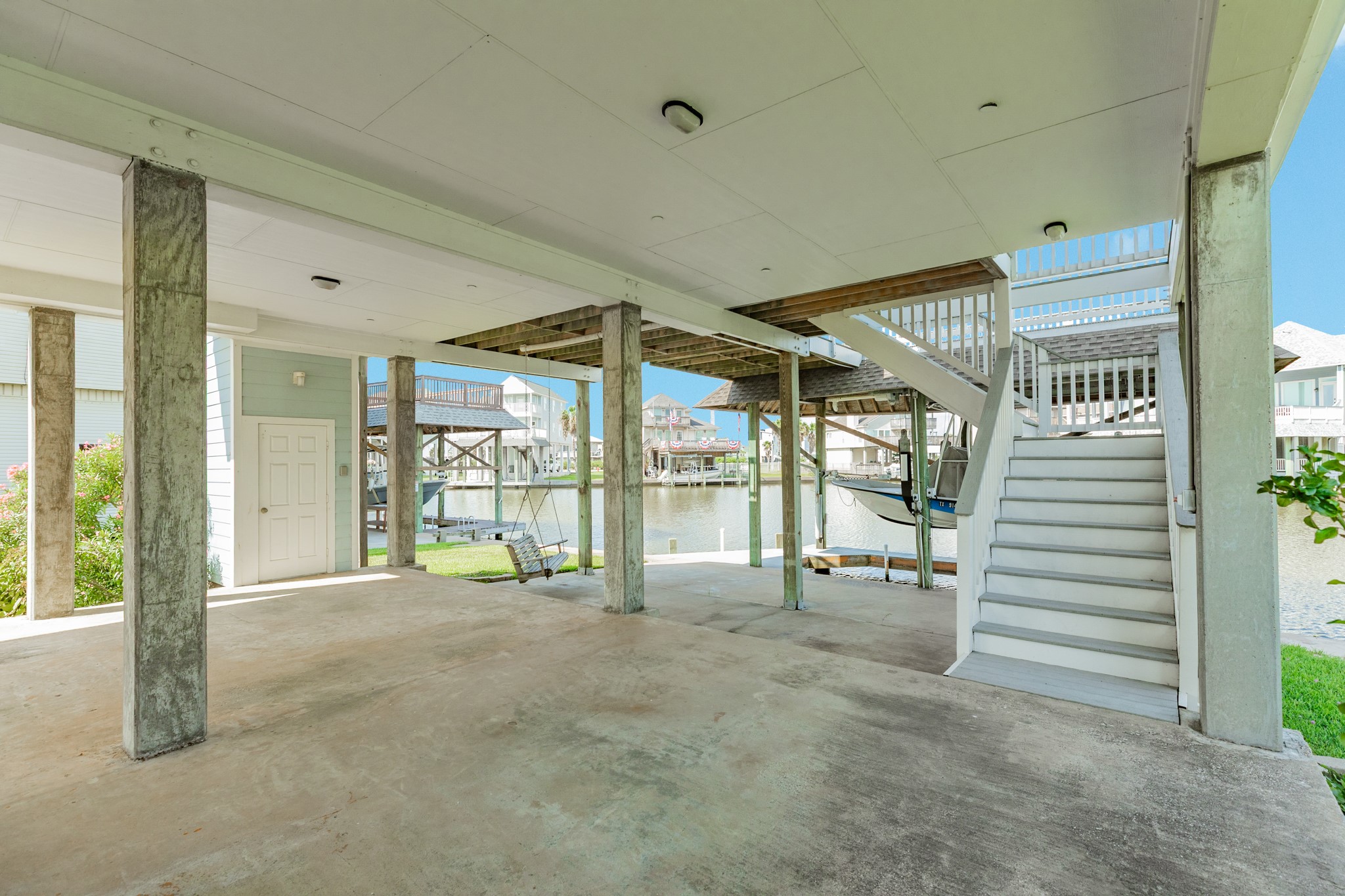 The door in view to the left, is the Elevator shaft with fully operational Inclinator Elevator.