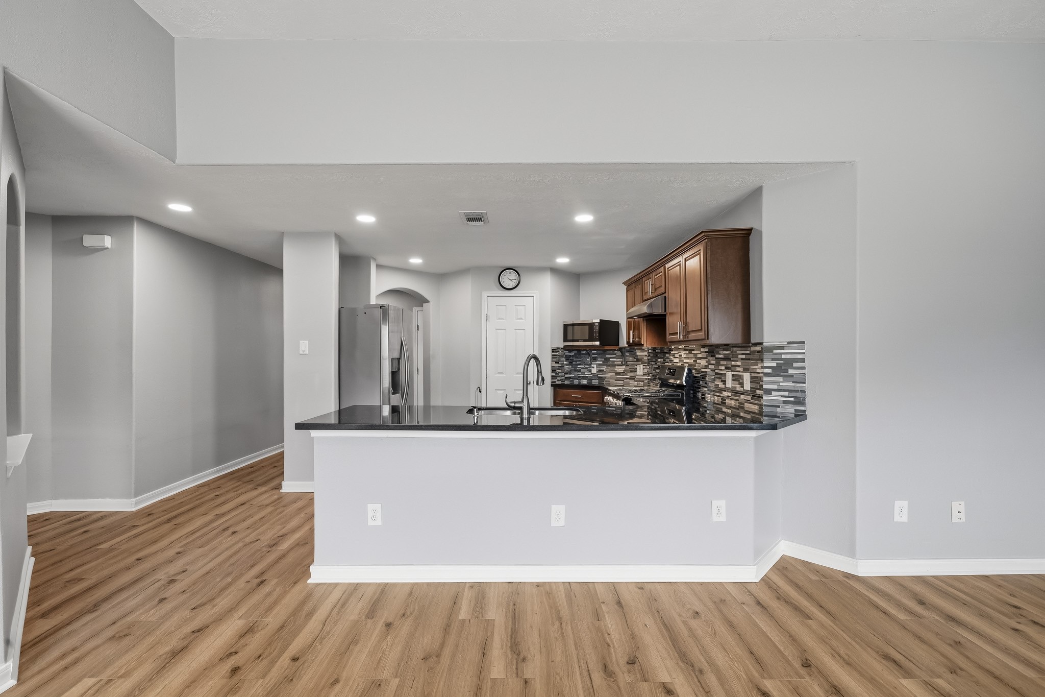 Open family area with a breakfast bar connecting directly to the kitchen.