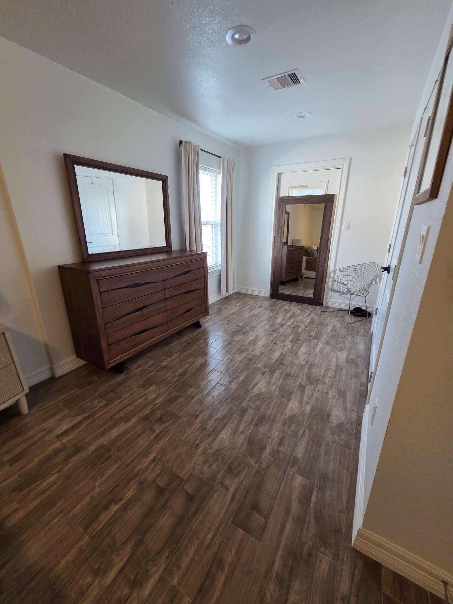 Large Sitting Area