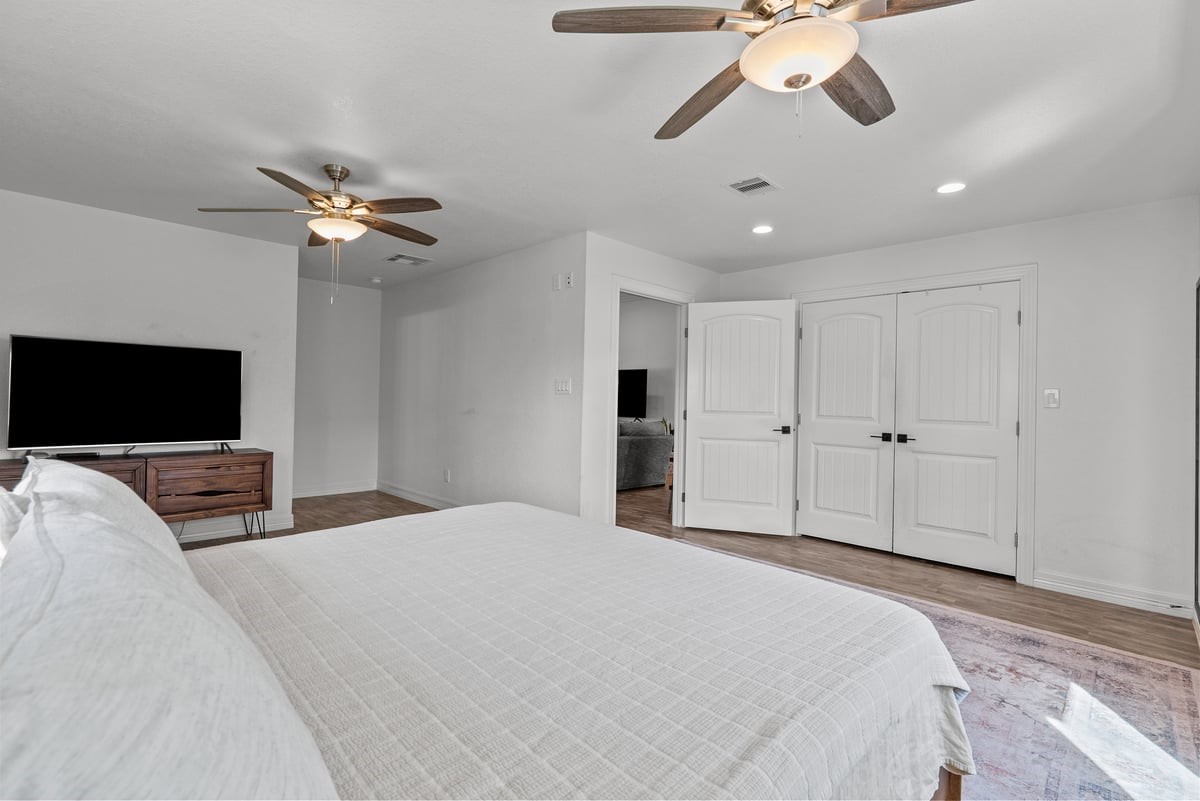 214 Sampan Drive, Tiki Island, TX 77554