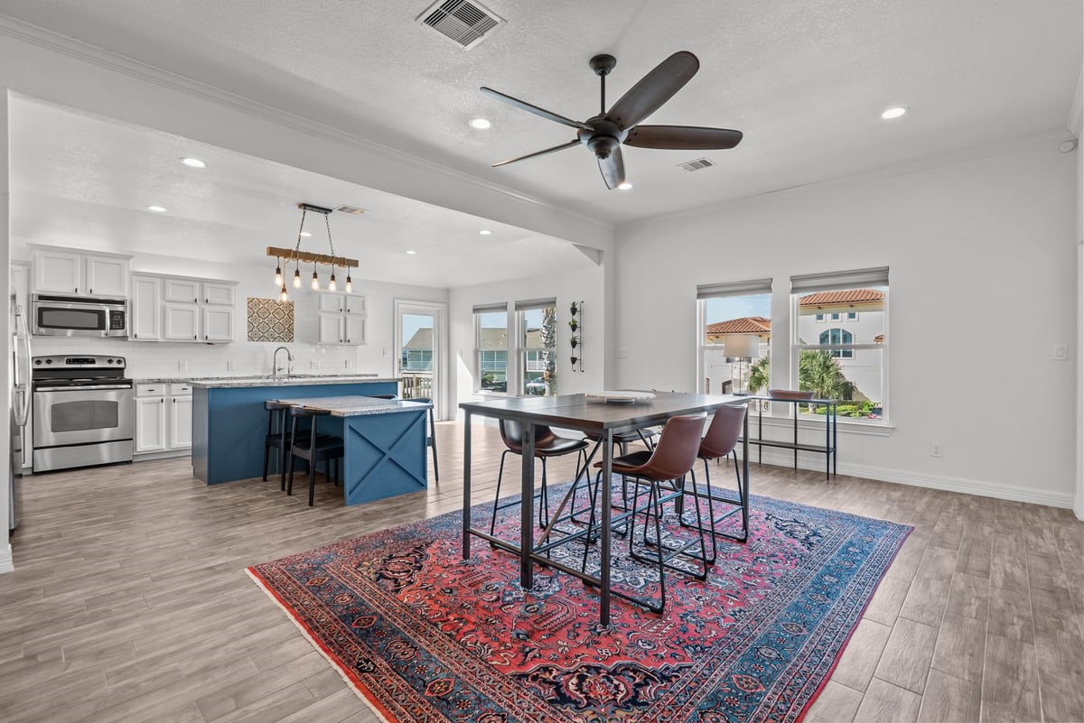 Great Space with lots of Natural Lighting! Great Space with lots of Natural Lighting!