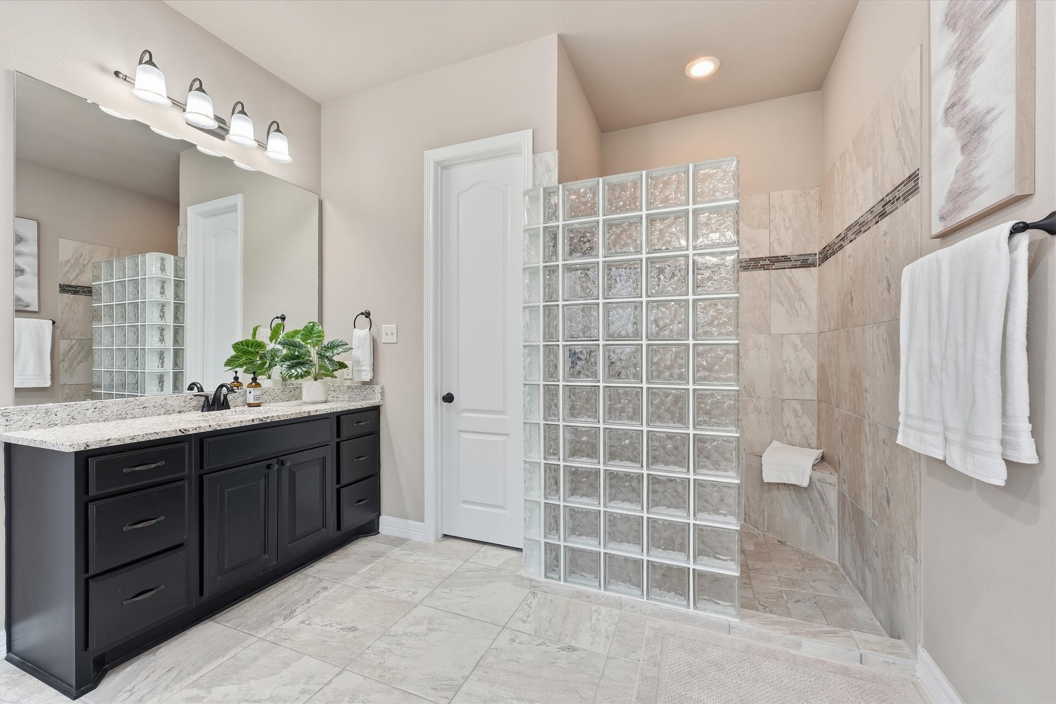Primary En suite Bathroom