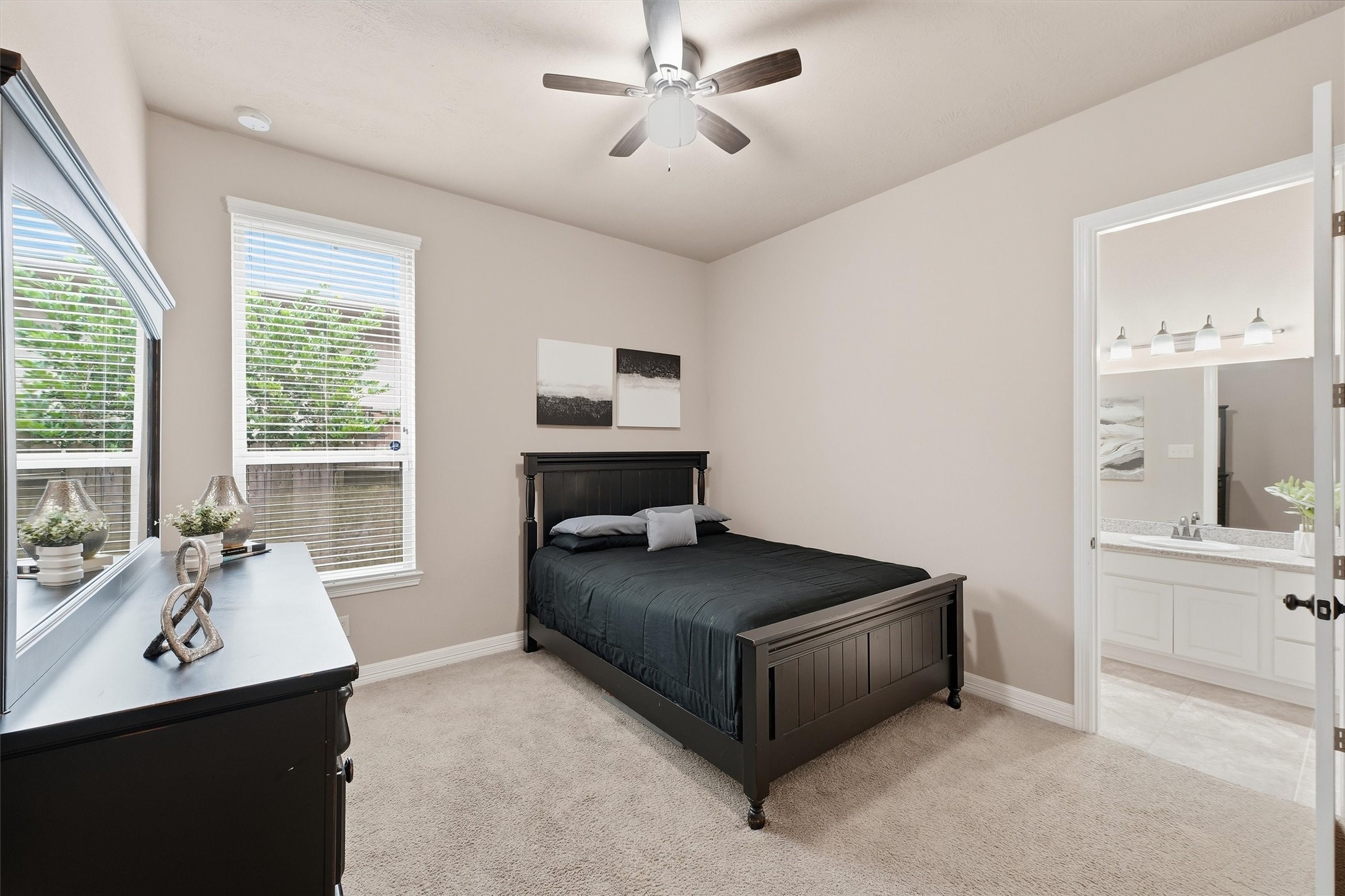 Secondary En suite Bedroom