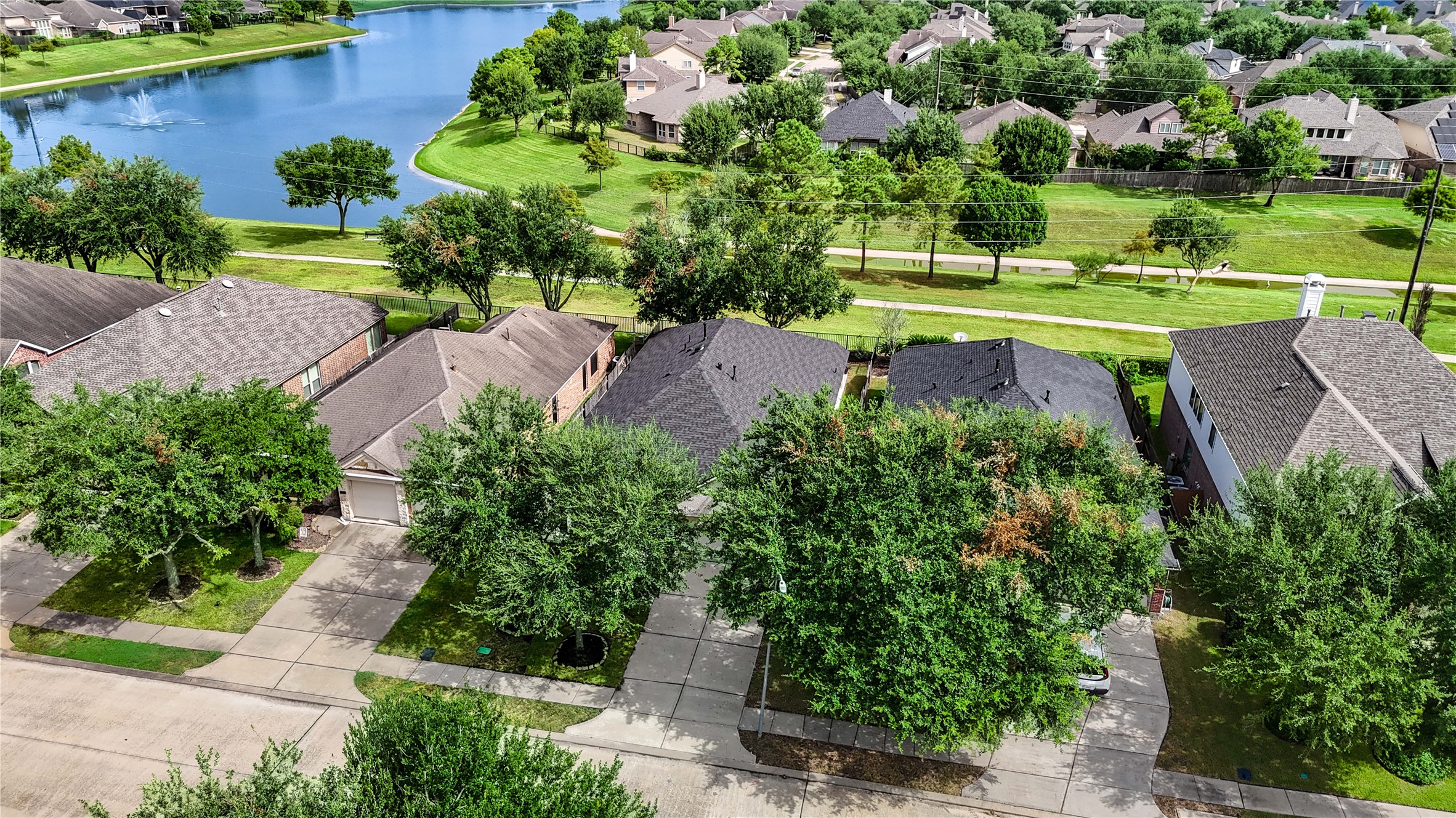 13401 Highland Lake Lane, Pearland, TX 77584