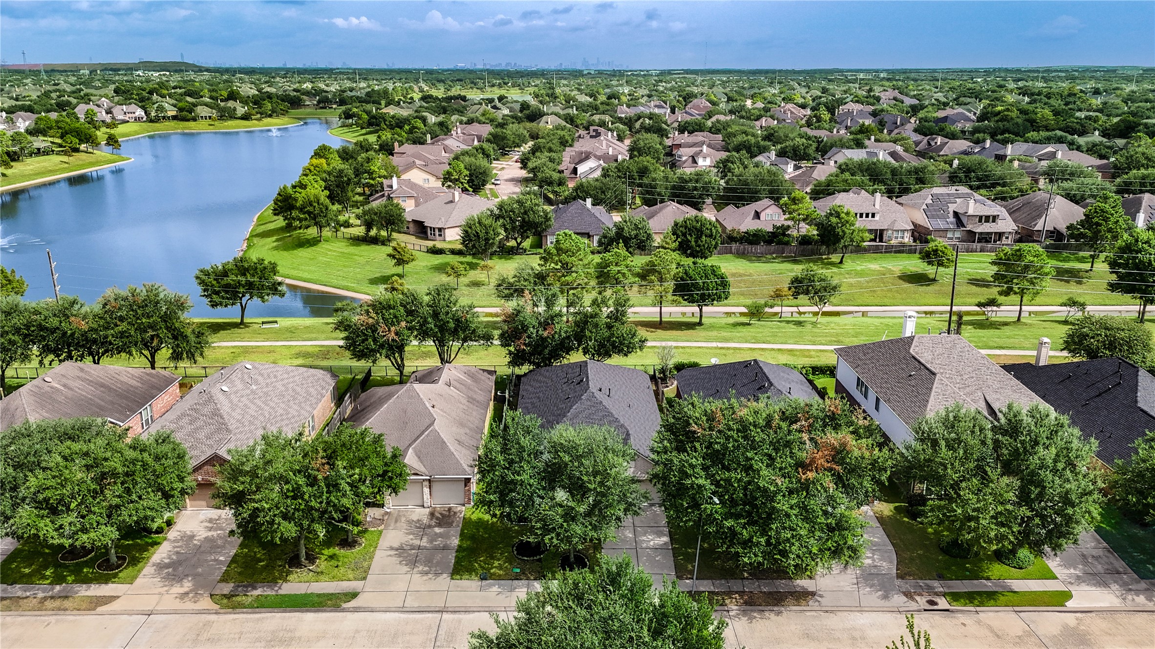 13401 Highland Lake Lane, Pearland, TX 77584
