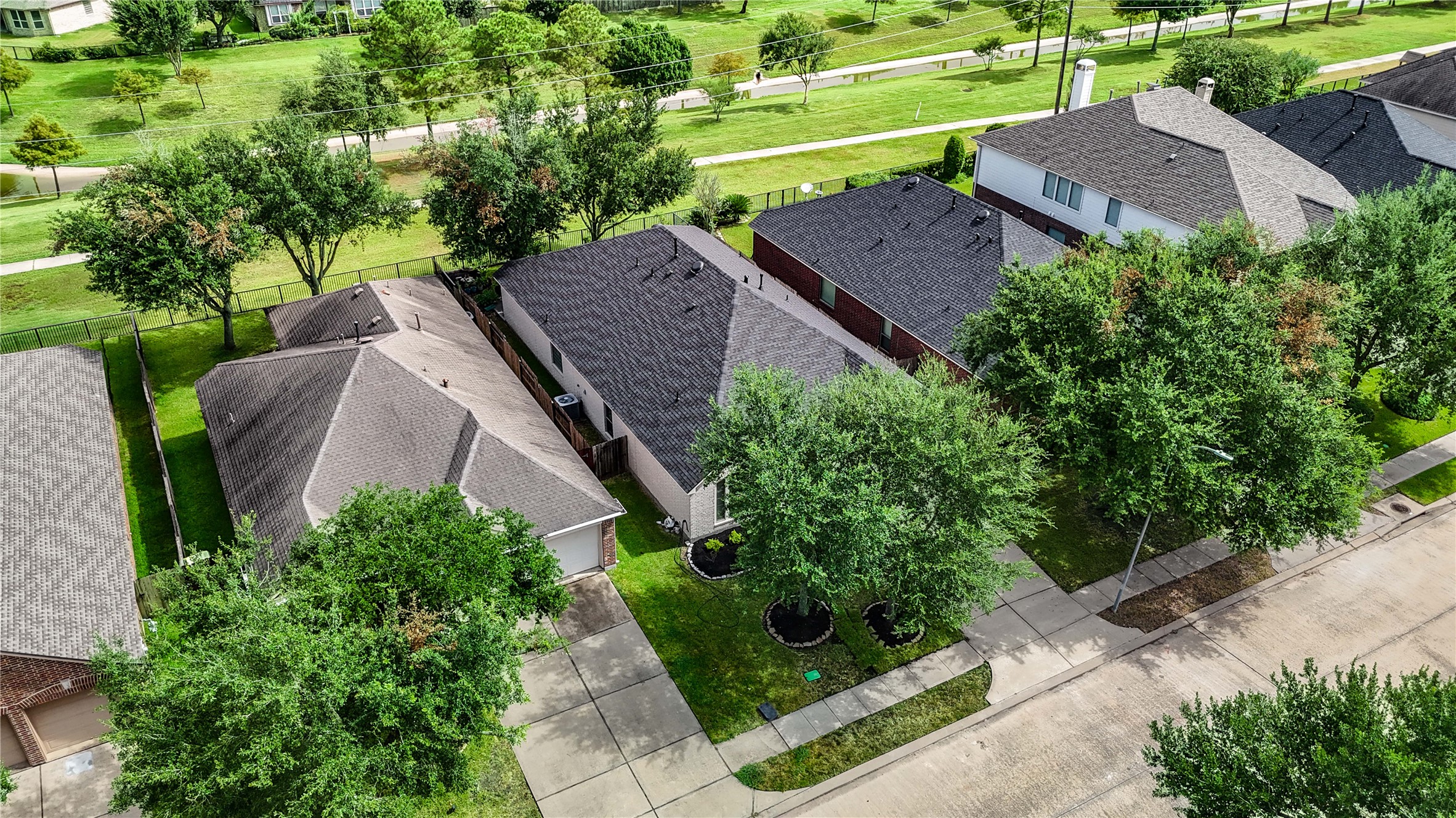 13401 Highland Lake Lane, Pearland, TX 77584
