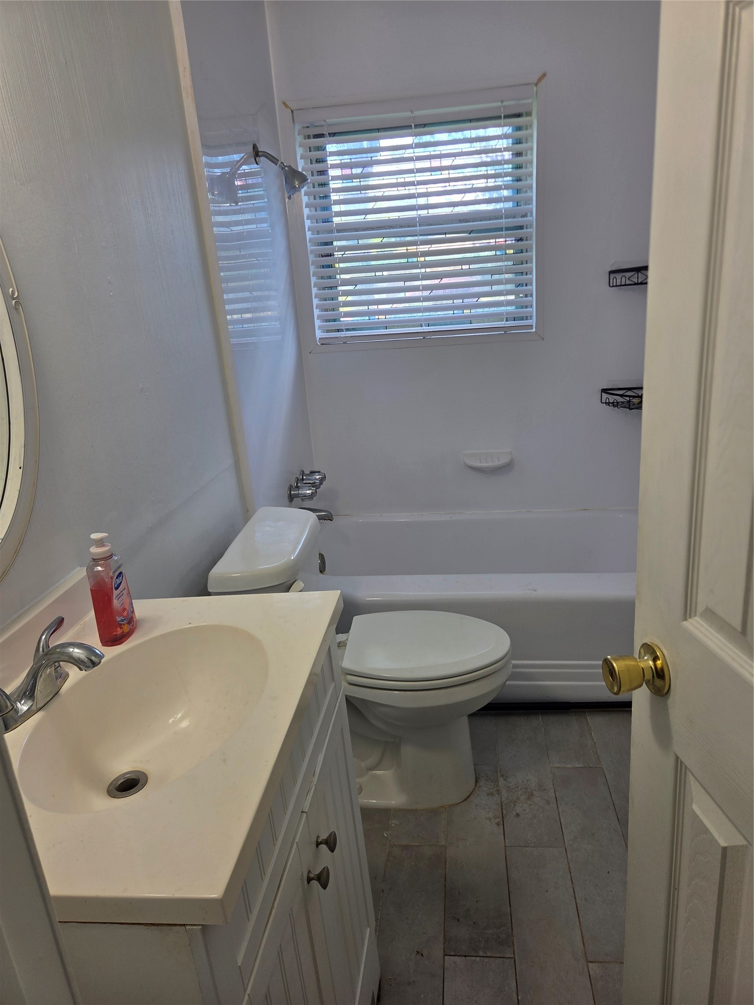 Full bath accessed off hallway