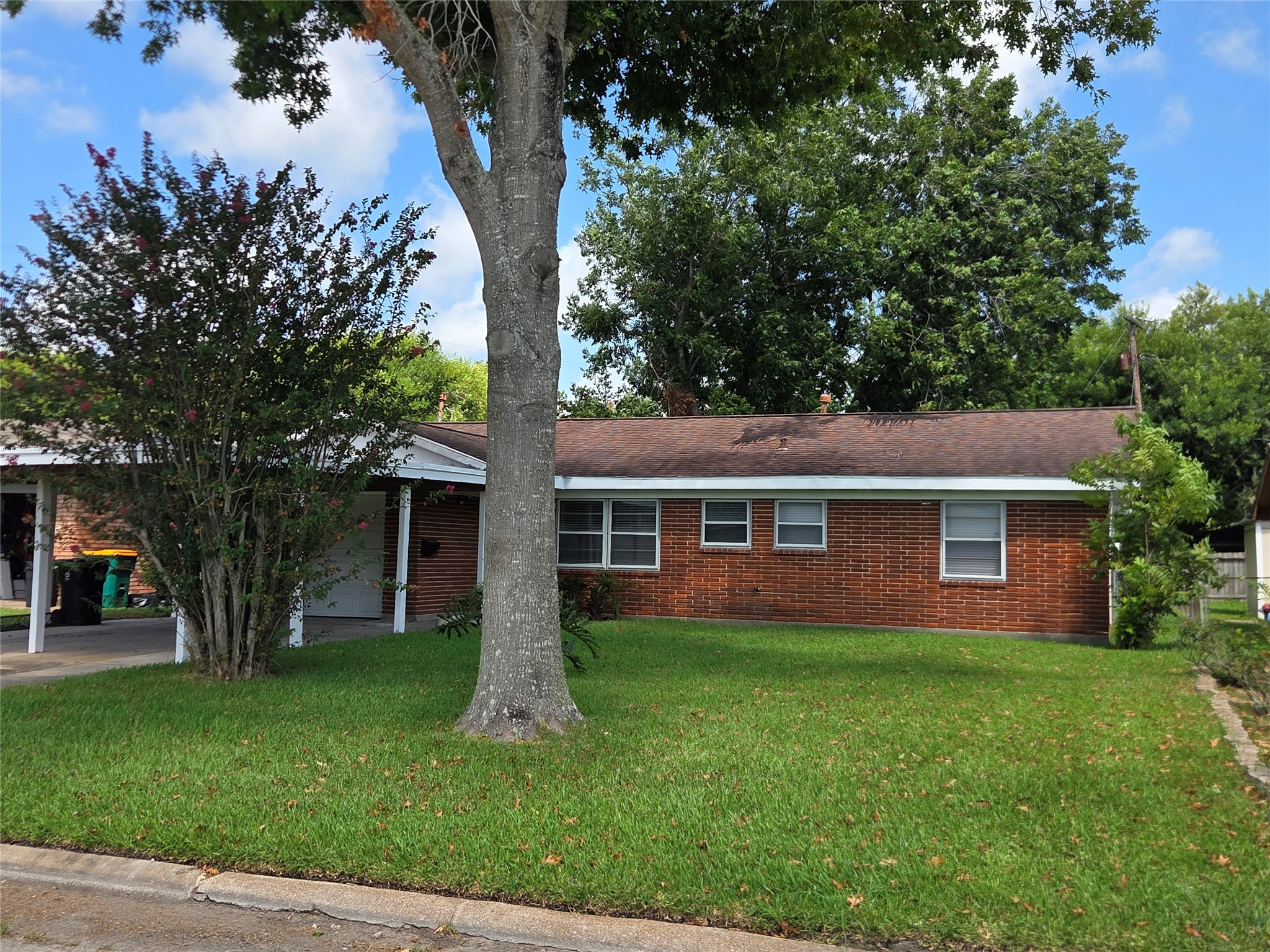 322 Elaine Street, La Marque, TX 77568