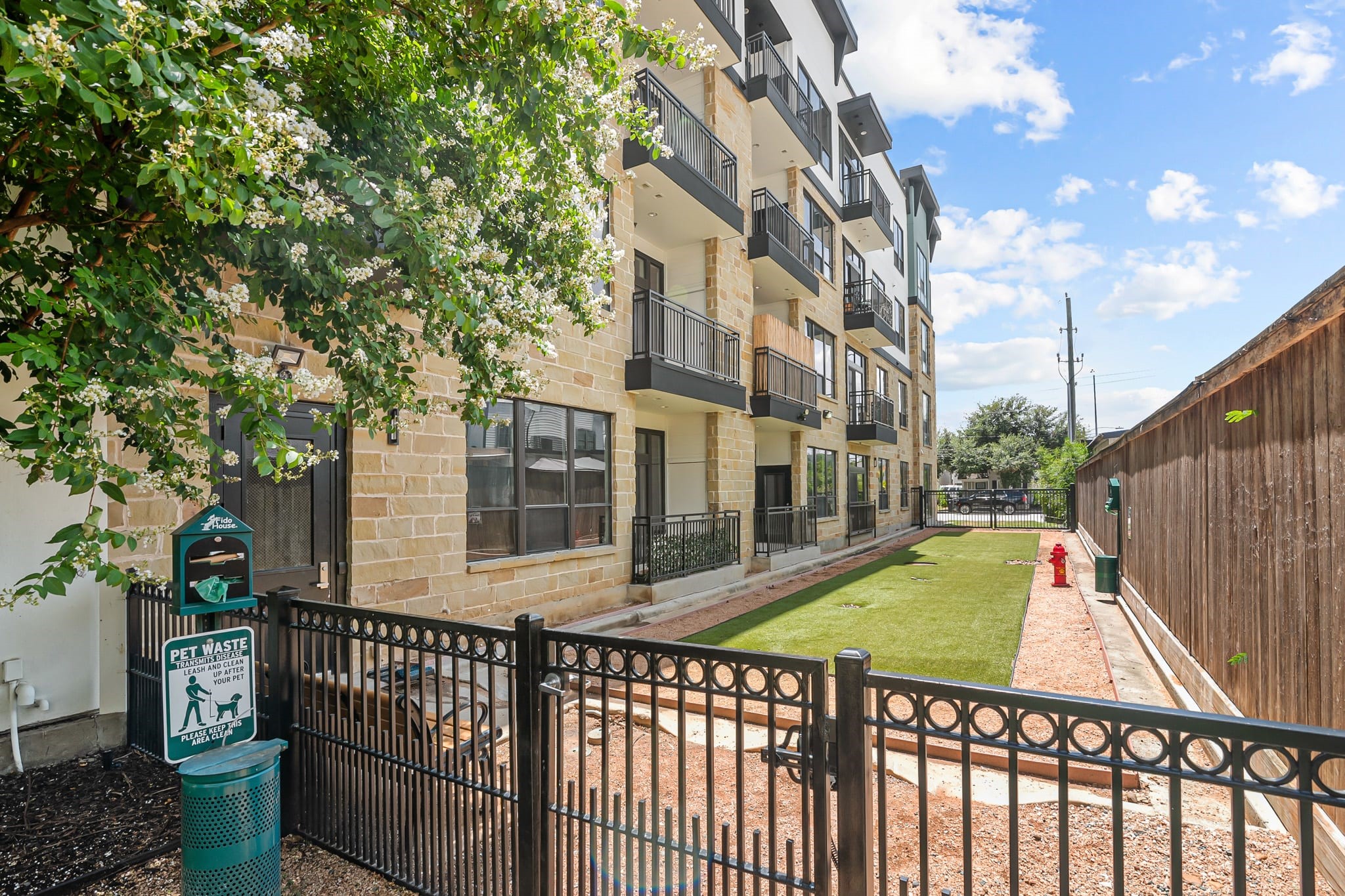 1616 W Dallas Street, #449, Houston, TX 77019