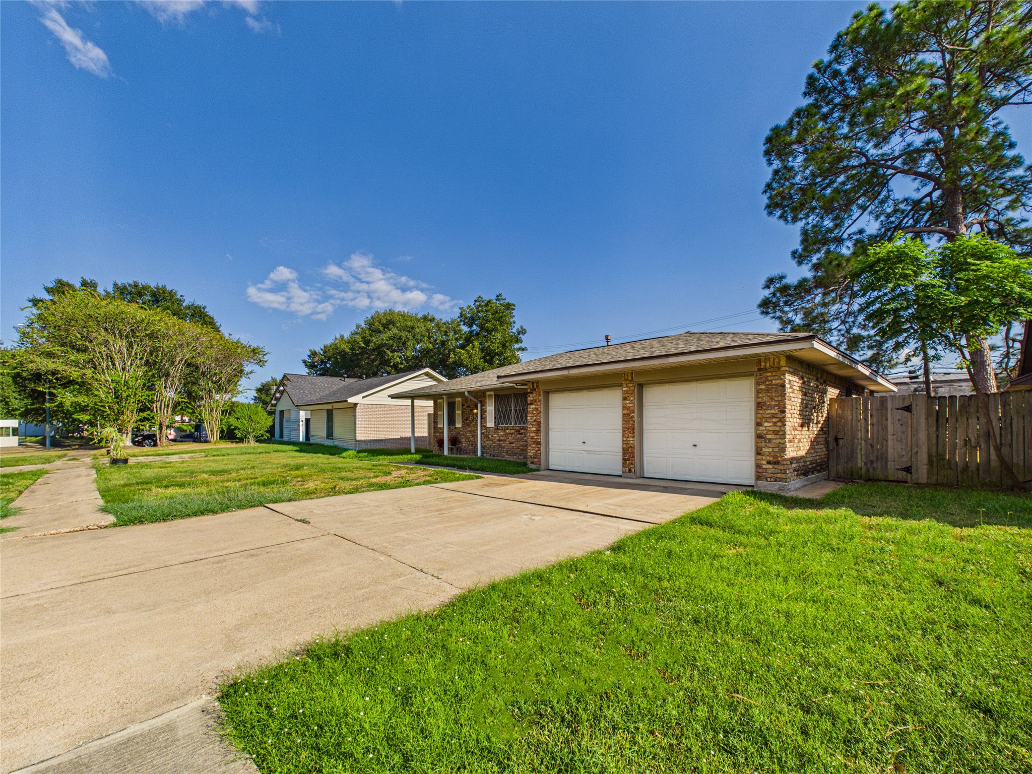 858 Shawnee Street, Houston, TX 77034