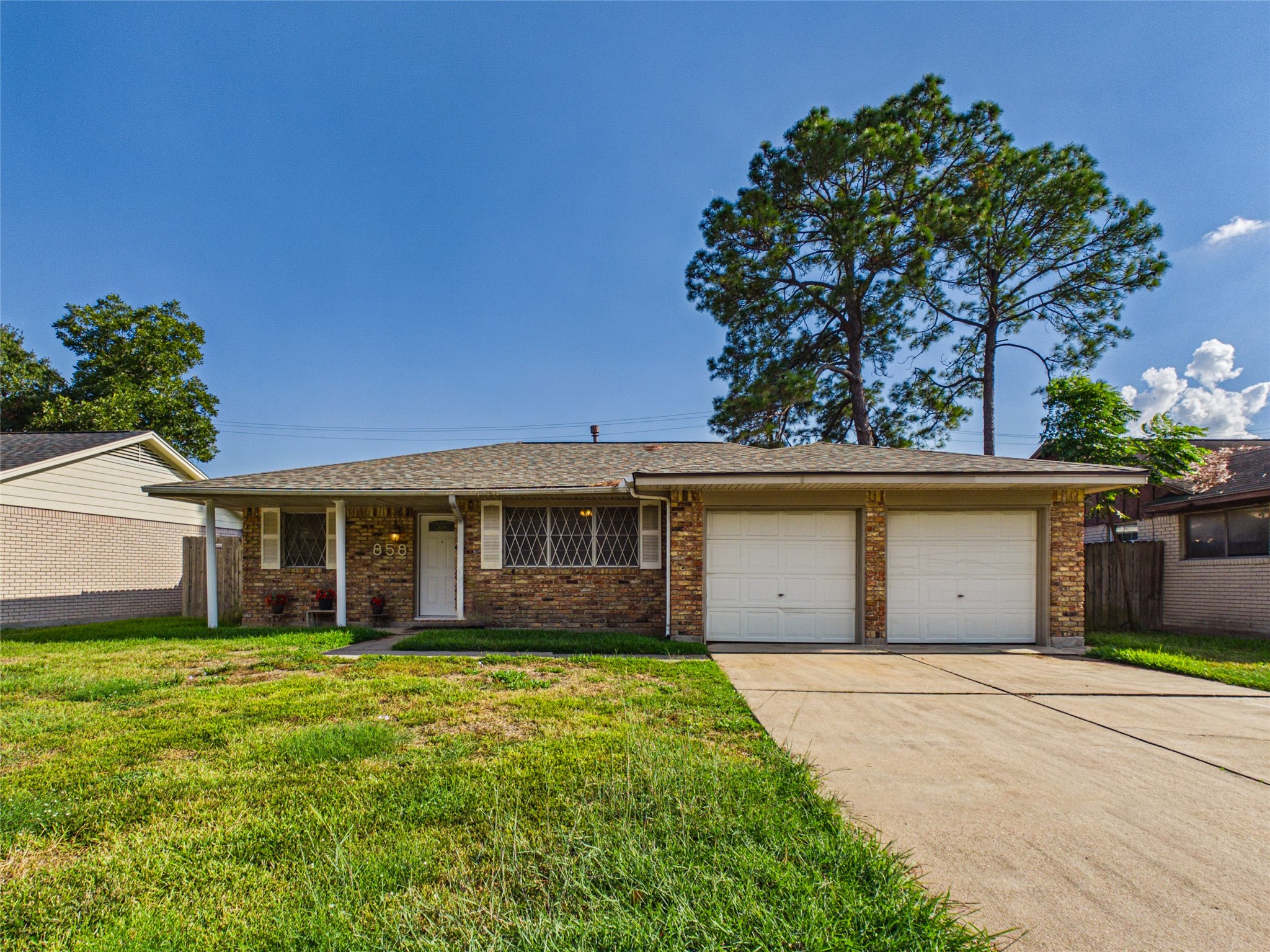 858 Shawnee Street, Houston, TX 77034