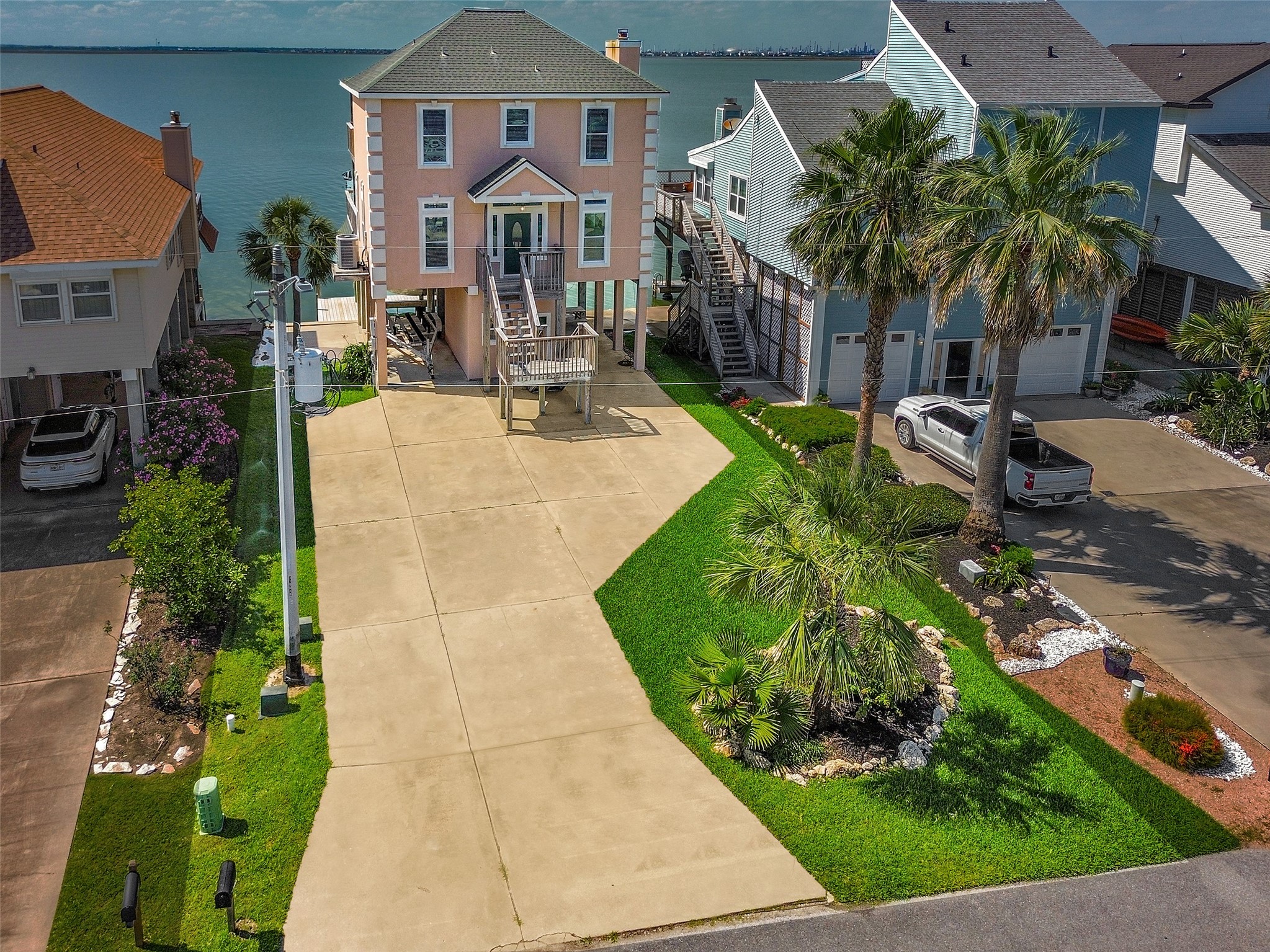247 Isles End Road, Tiki Island, TX 77554