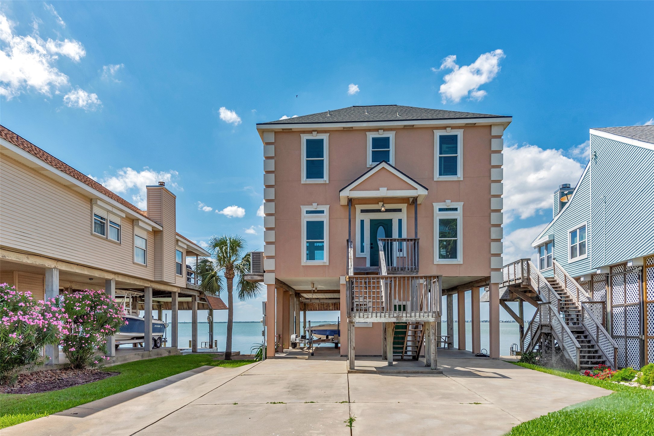 247 Isles End Road, Tiki Island, TX 77554