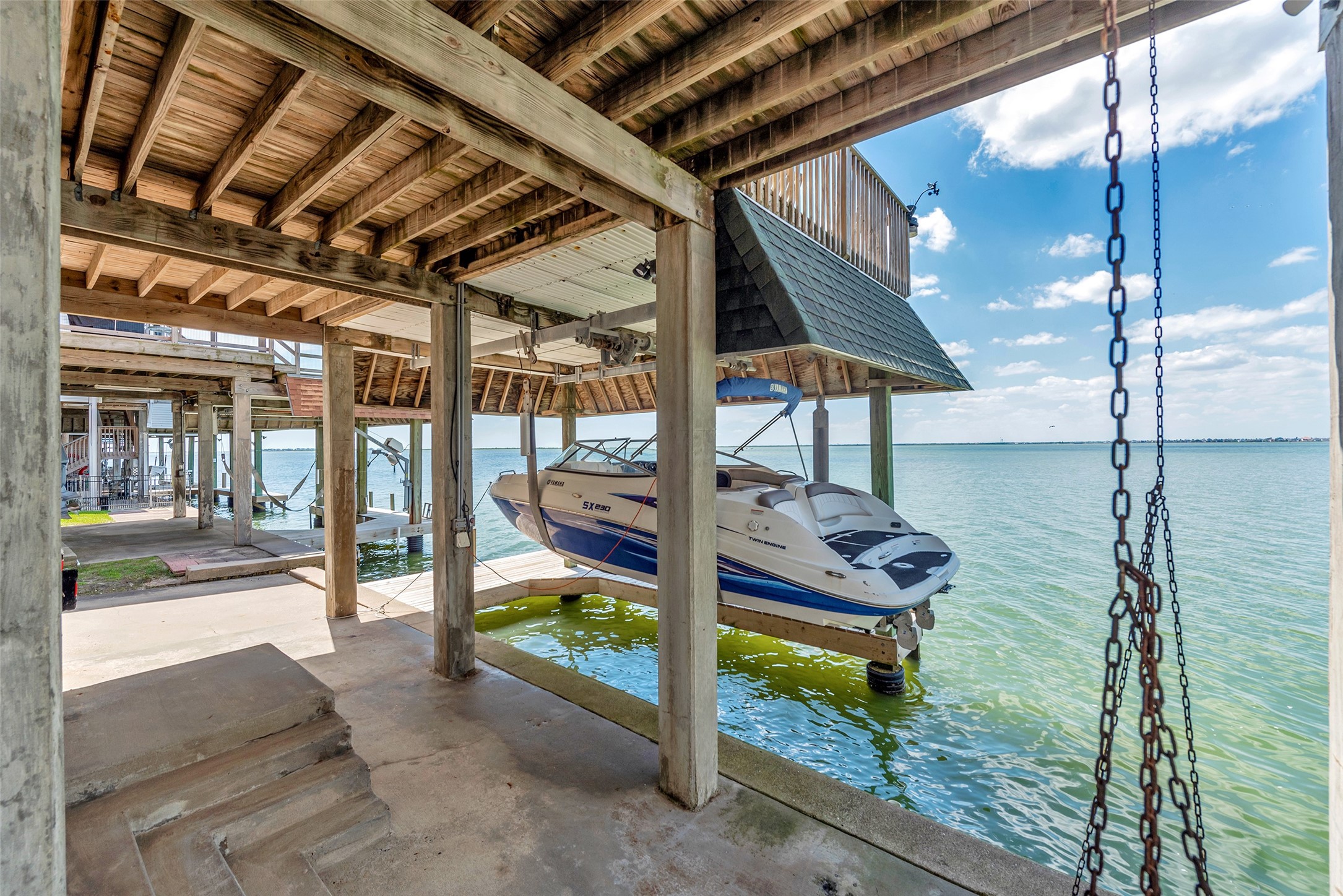 247 Isles End Road, Tiki Island, TX 77554
