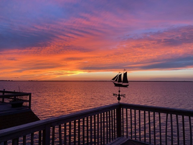 247 Isles End Road, Tiki Island, TX 77554