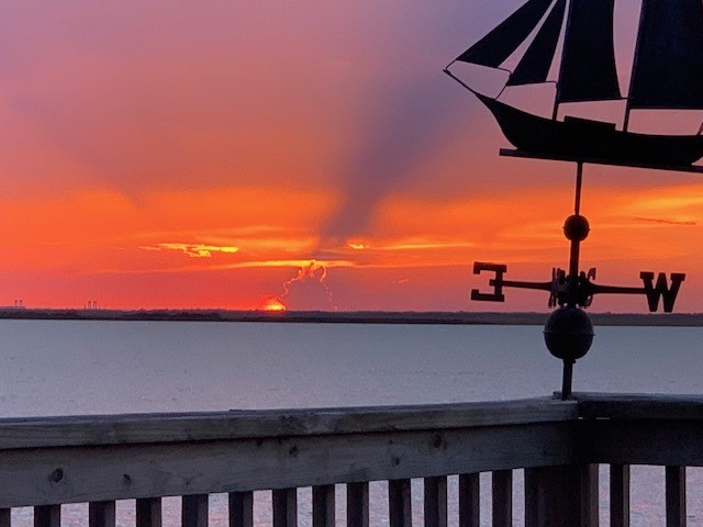 247 Isles End Road, Tiki Island, TX 77554