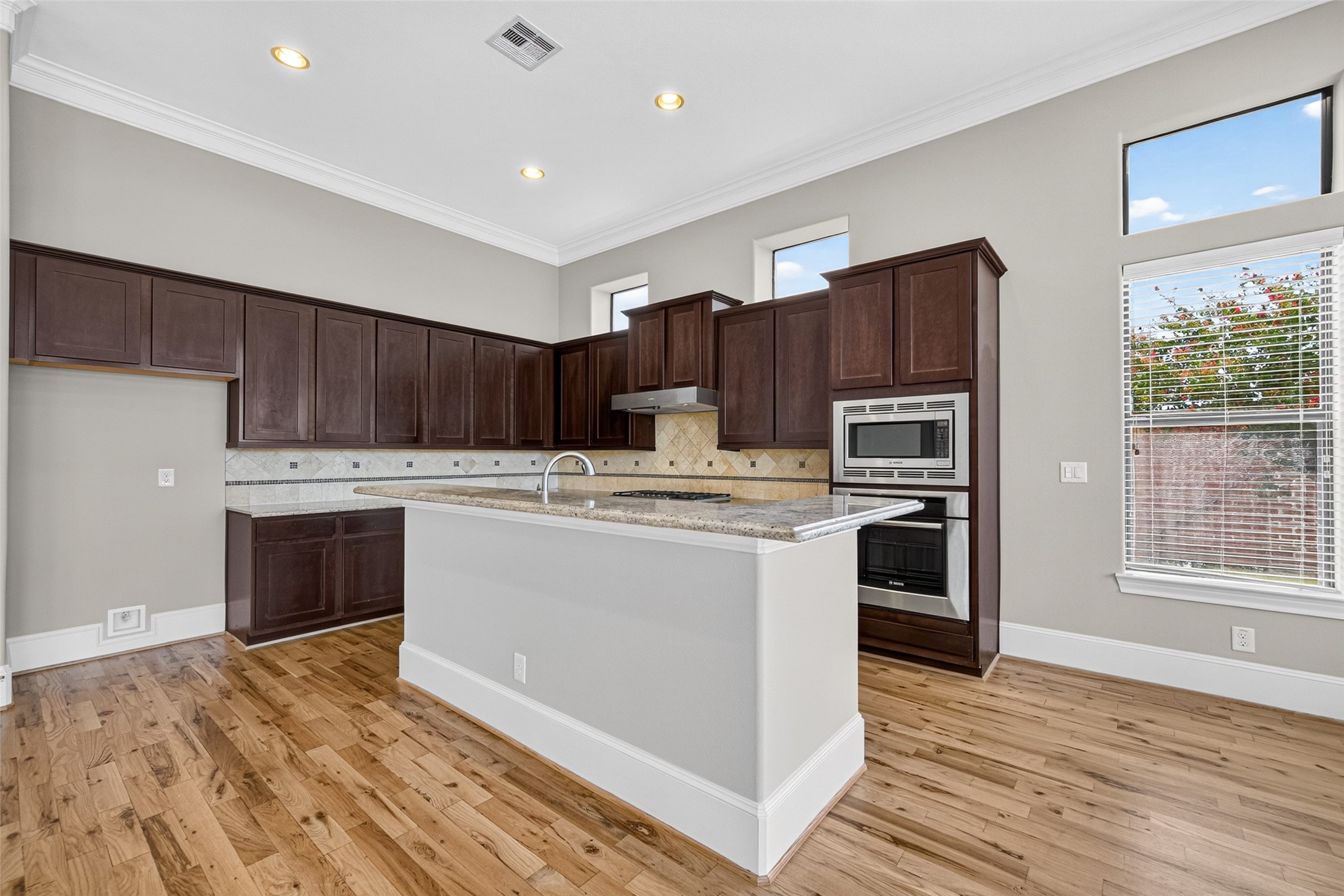 9948 Woodwind Lane N, Houston, TX 77025