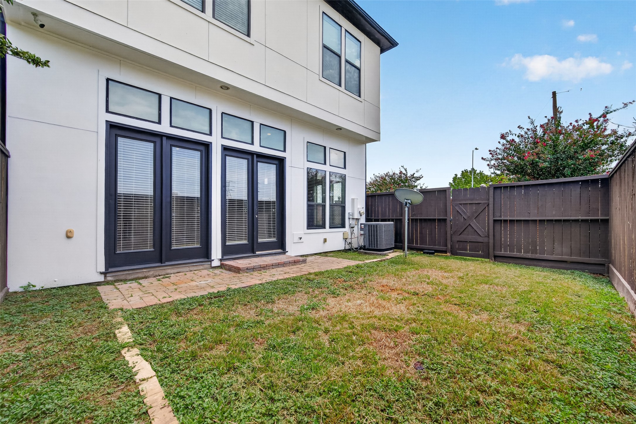 9948 Woodwind Lane N, Houston, TX 77025