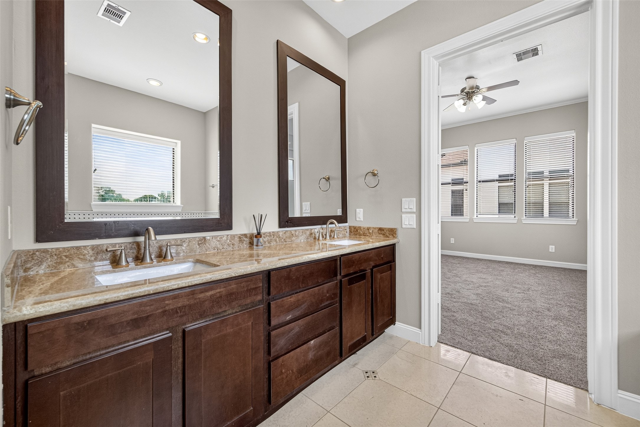 9948 Woodwind Lane N, Houston, TX 77025