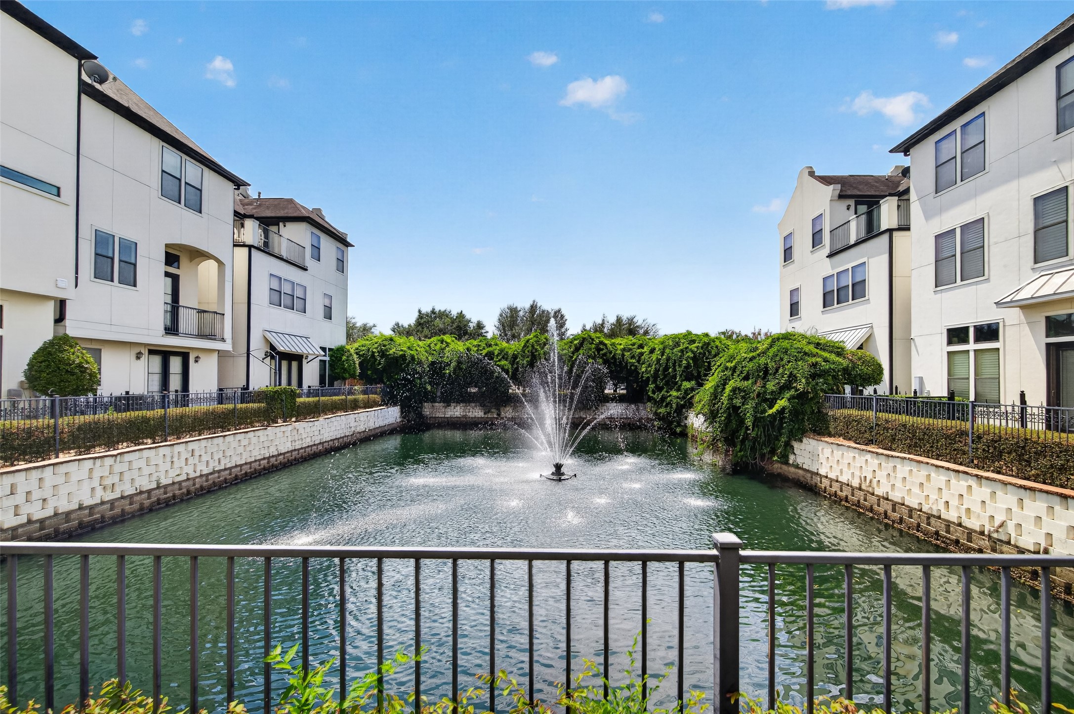 9948 Woodwind Lane N, Houston, TX 77025