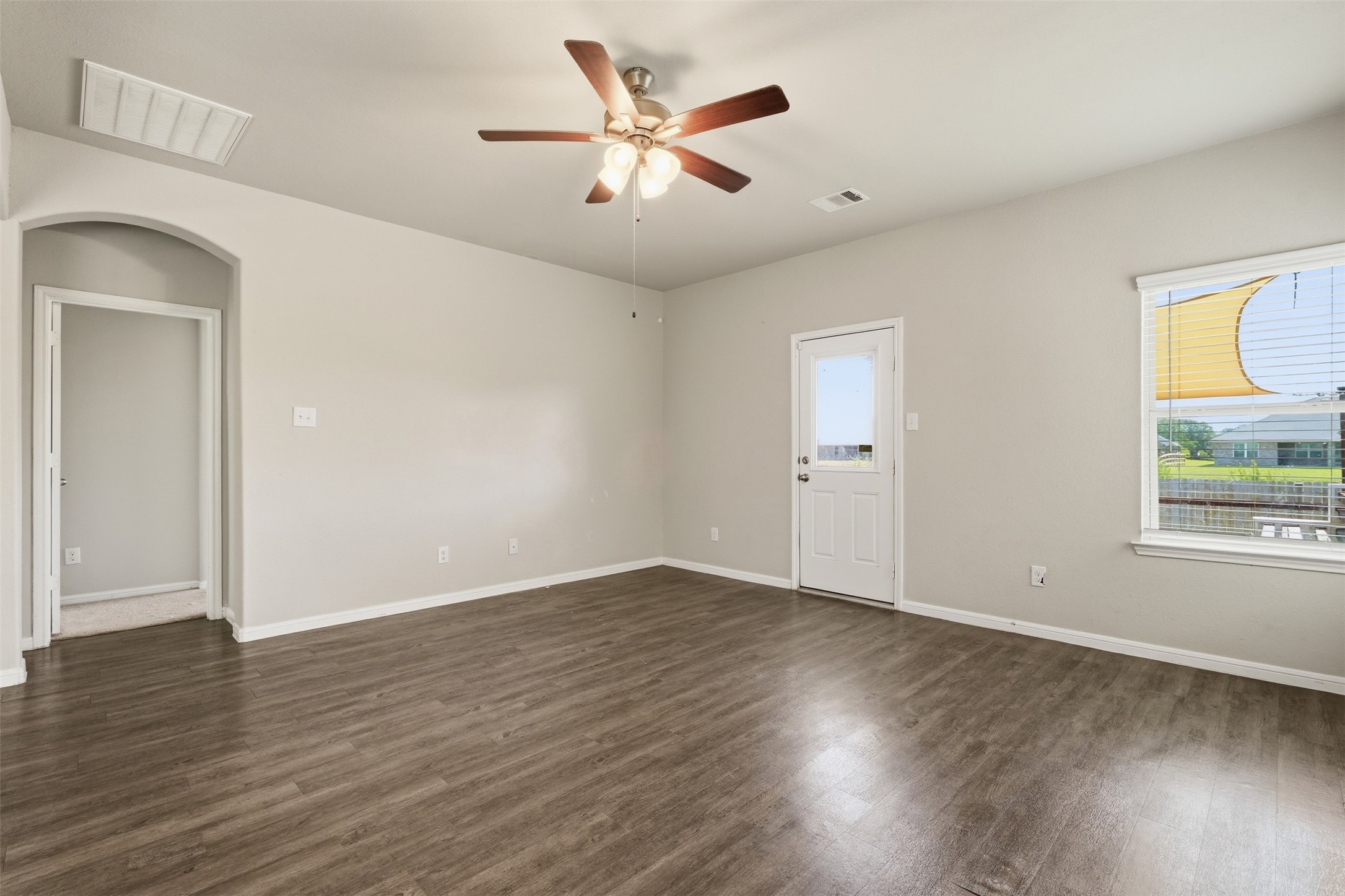 4305 E Bayou Maison Circle, Dickinson, TX 77539