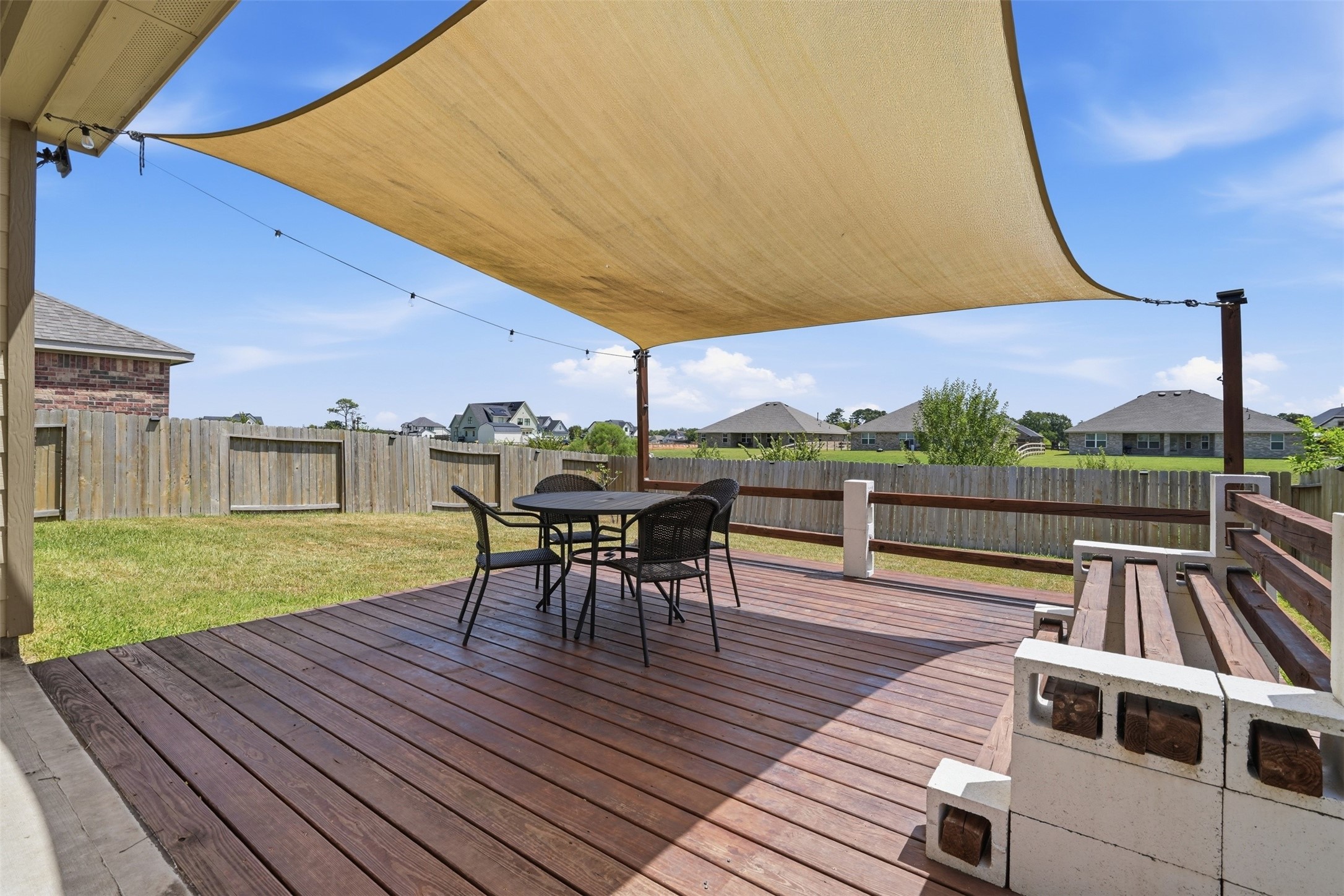 4305 E Bayou Maison Circle, Dickinson, TX 77539