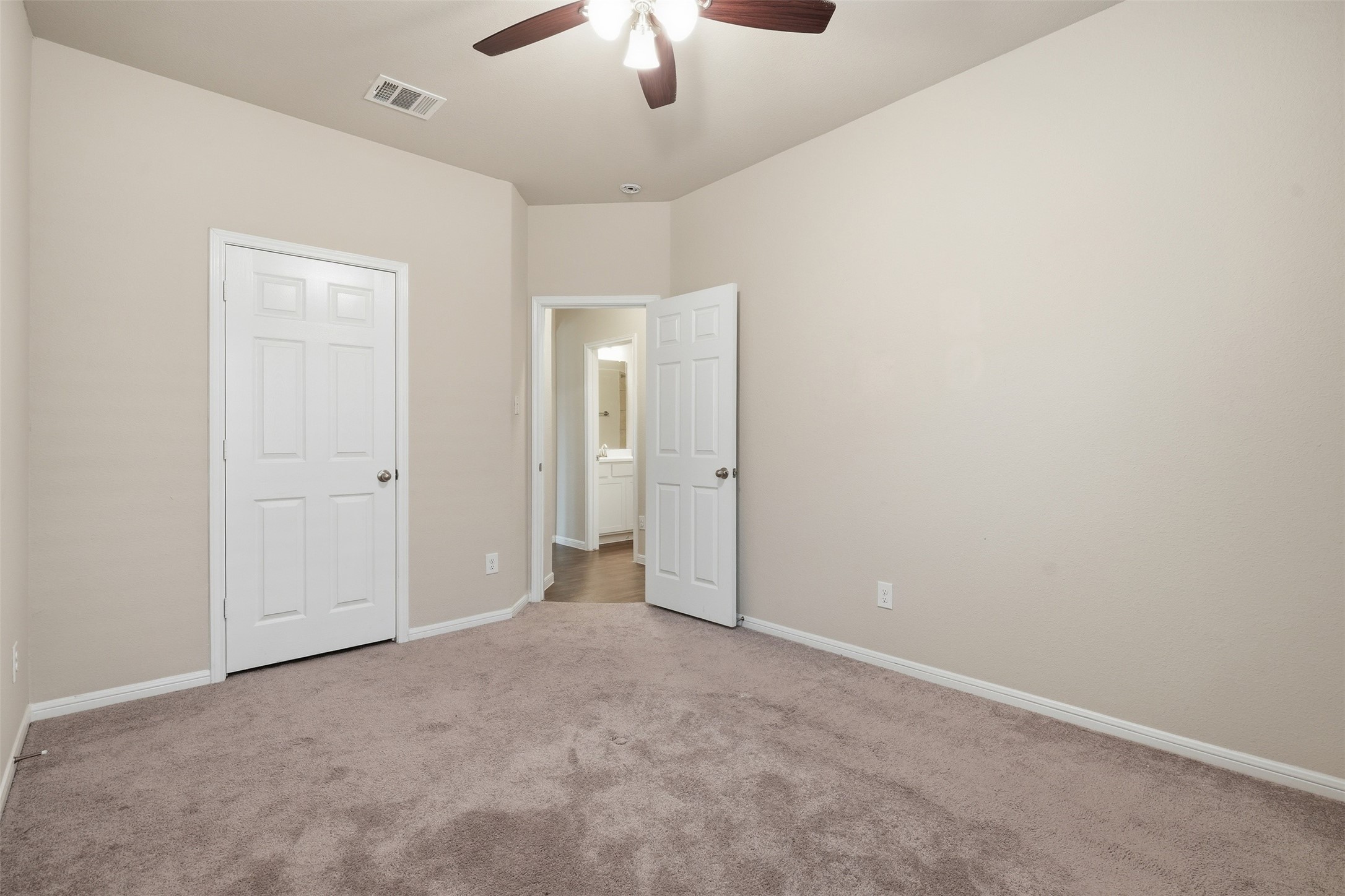 4305 E Bayou Maison Circle, Dickinson, TX 77539