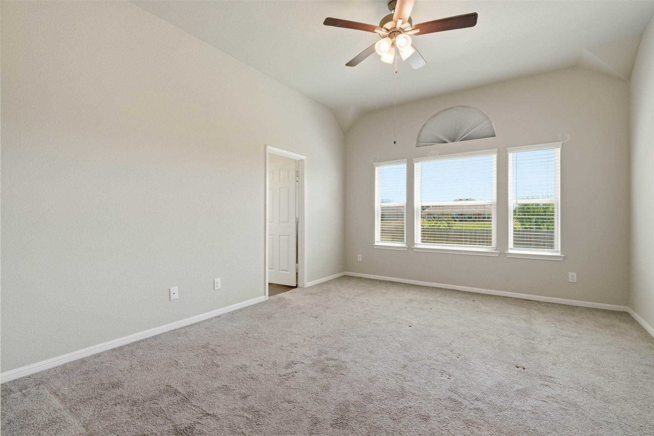 4305 E Bayou Maison Circle, Dickinson, TX 77539