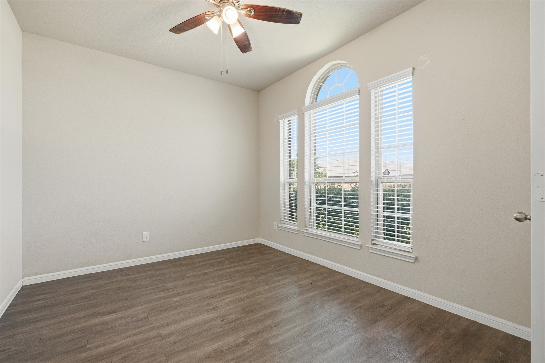 4305 E Bayou Maison Circle, Dickinson, TX 77539 4305 E Bayou Maison Circle, Dickinson, TX 77539