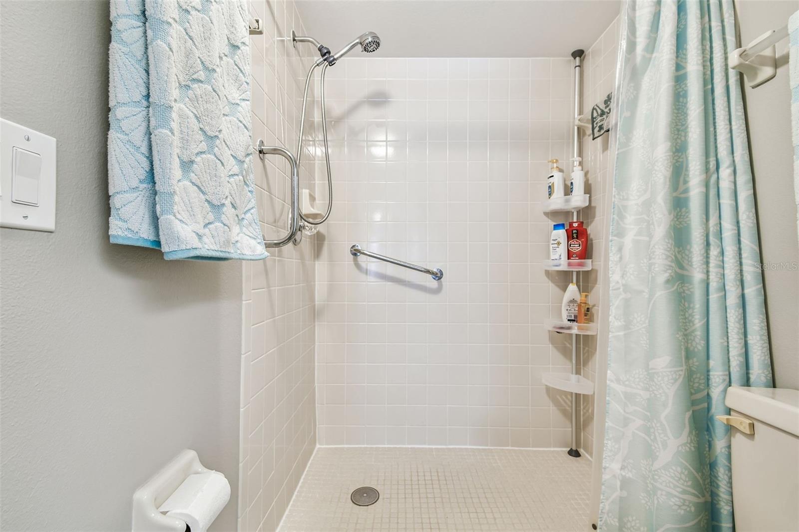 7301 29TH AVE DR W, #202, Bradenton, FL 34209