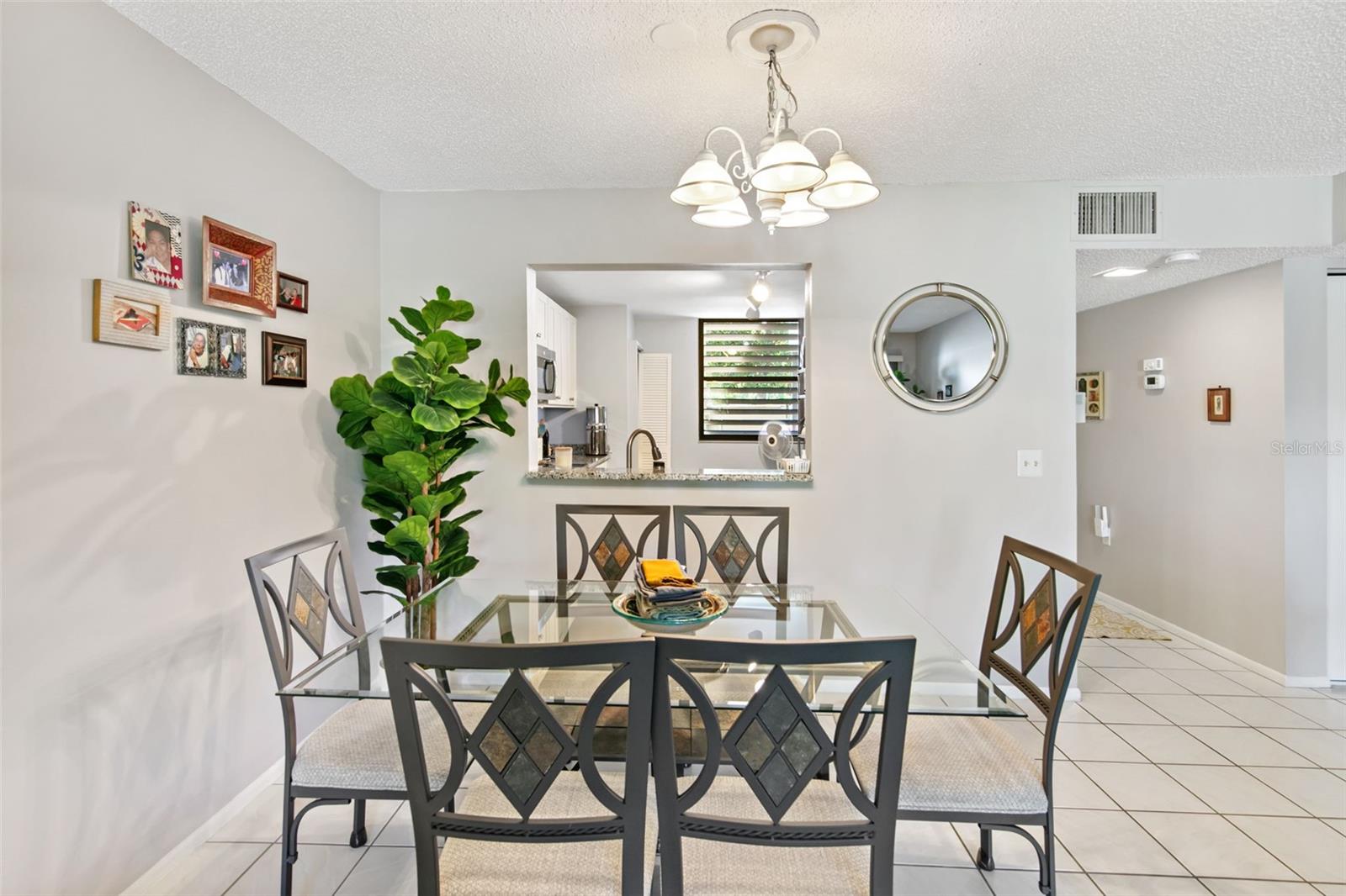 Dining Area Dining Area