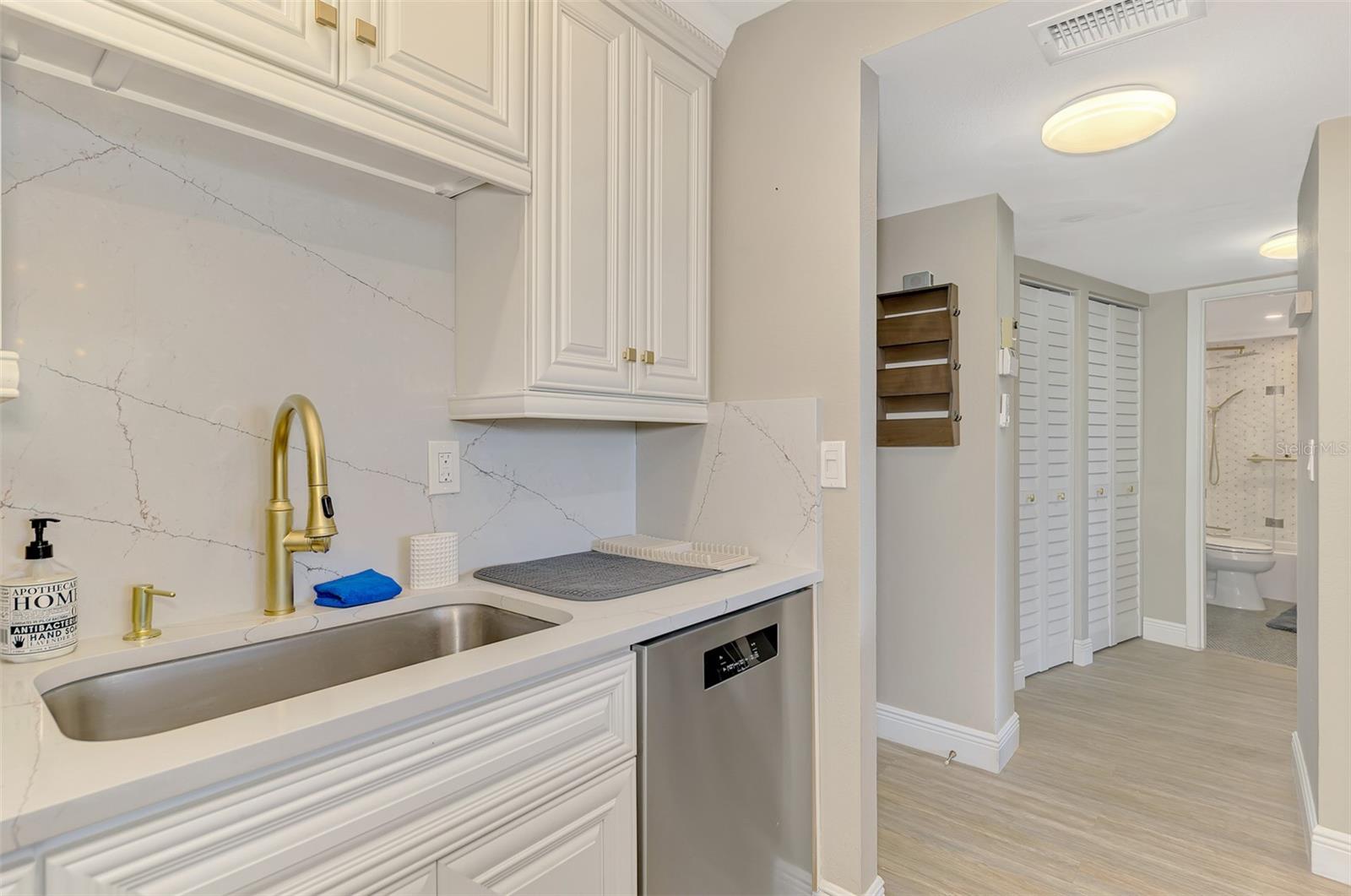 5855 MIDNIGHT PASS ROAD, #333, Sarasota, FL 34242