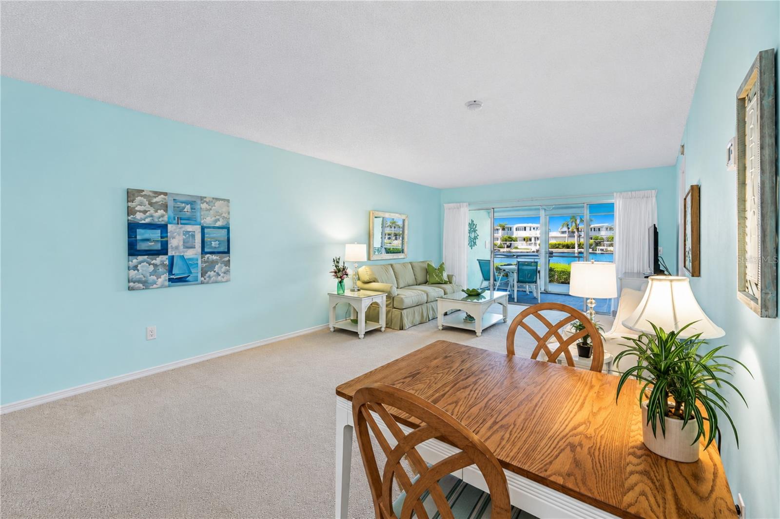 Dining through dining, living and lanai