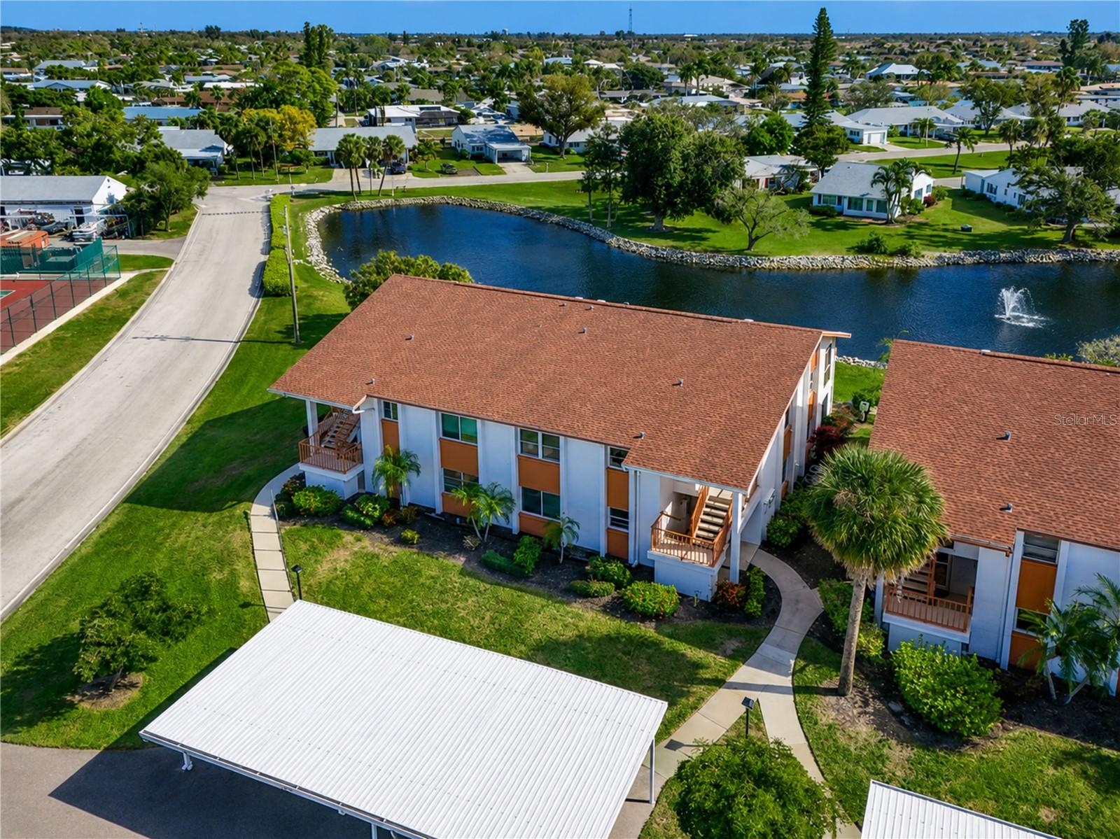 The condo's location is convenient to all the amenities and has lots of guest parking