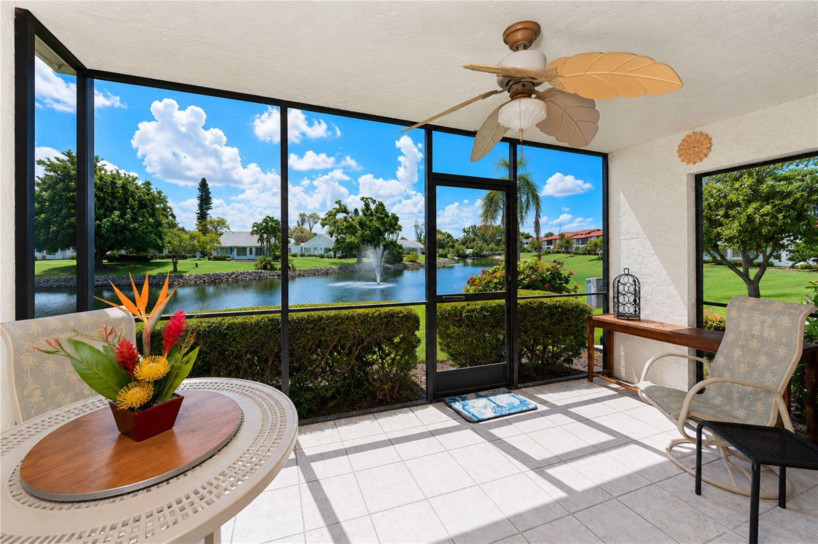 Relax on the screened lanai and bird watch by day Relax on the screened lanai and bird watch by day