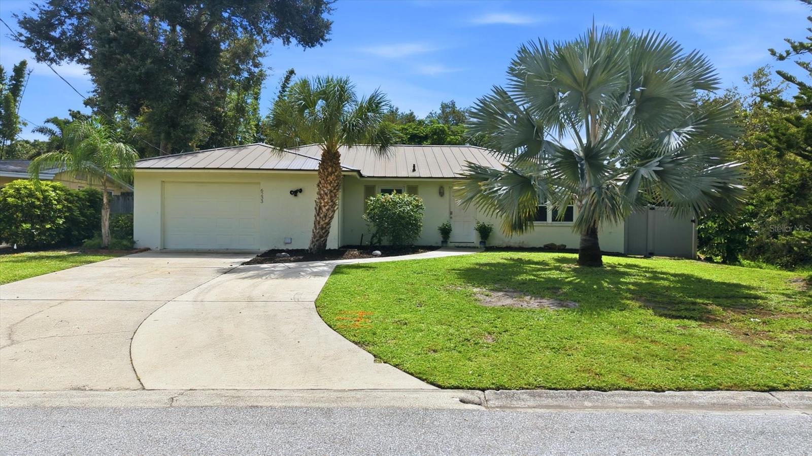 6233 ROCKEFELLER AVENUE, Sarasota, FL 34231 6233 ROCKEFELLER AVENUE, Sarasota, FL 34231