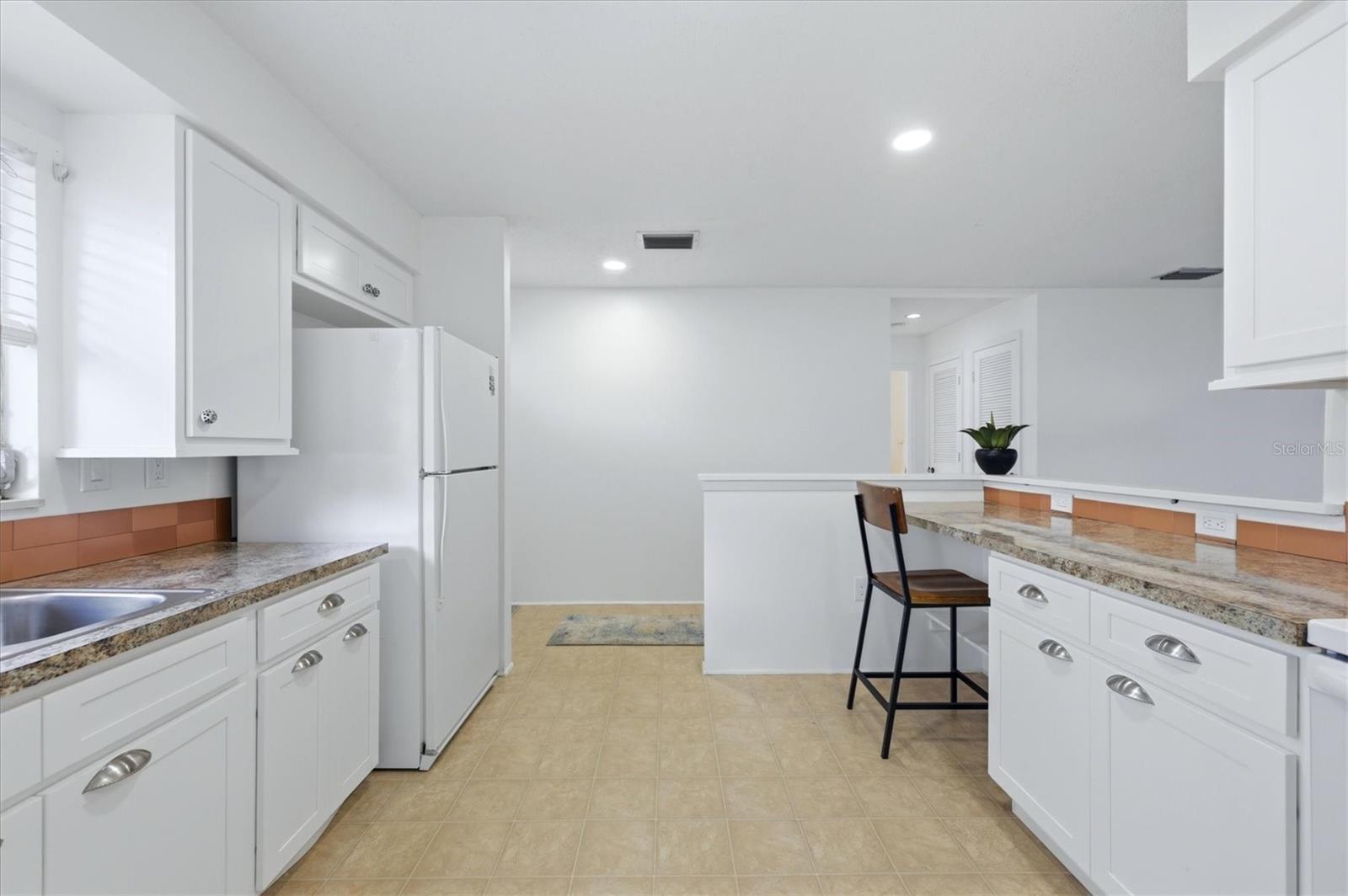 Spacious kitchen with convenient pull out drawers
