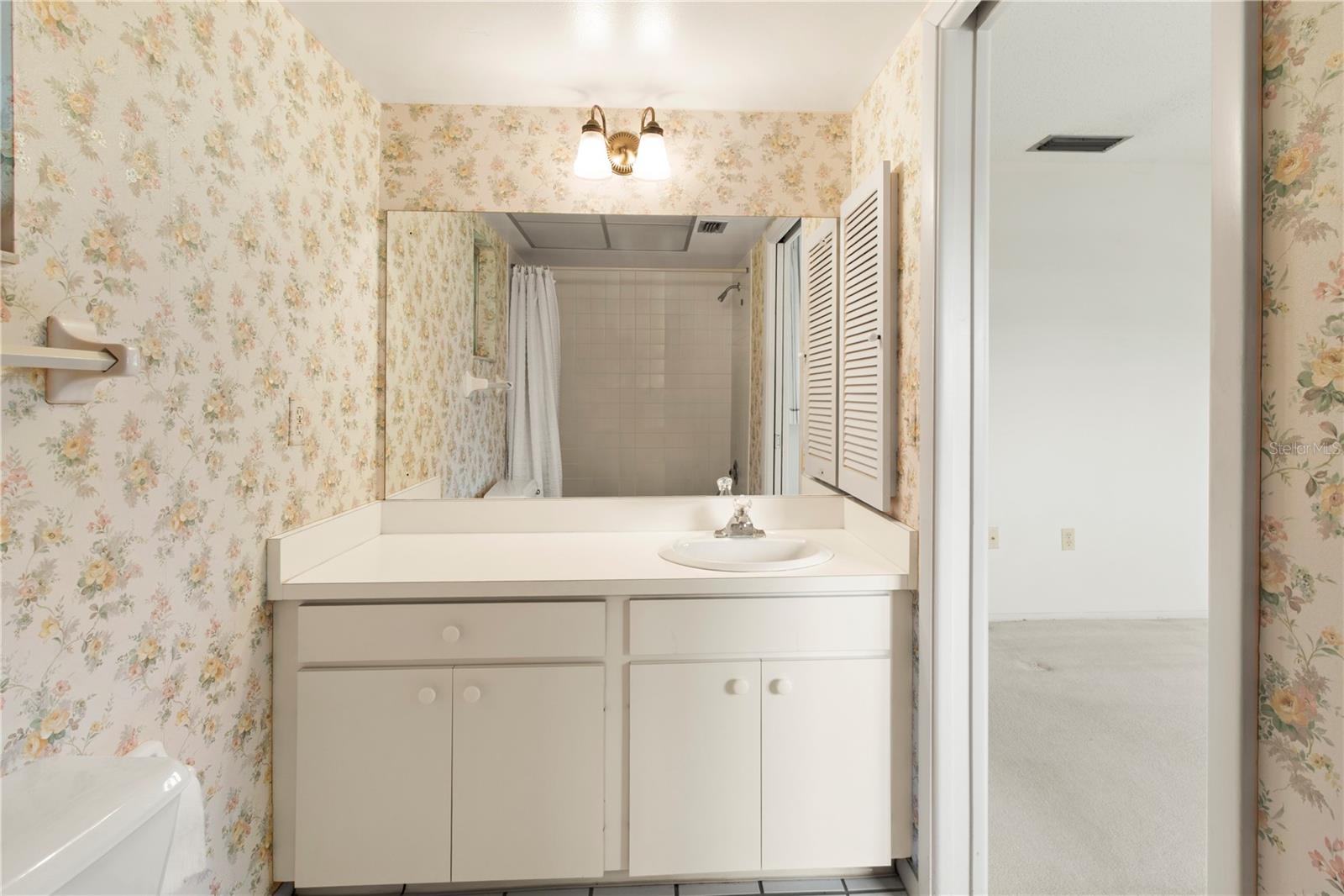 en-suite bath