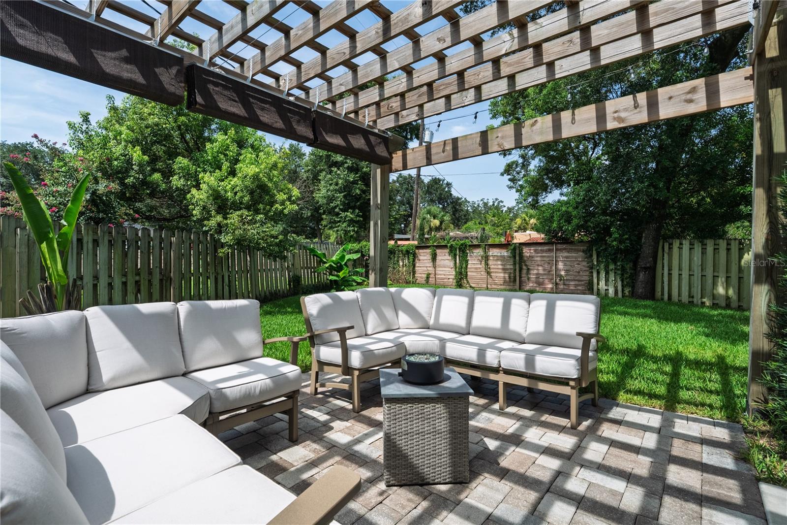 patio without shades