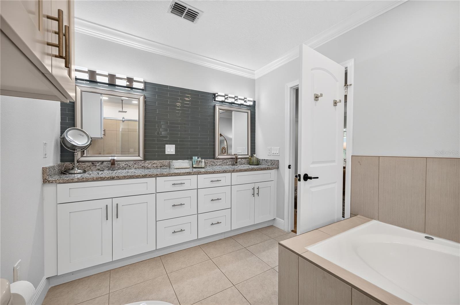 dual sinks, cabinets and drawers