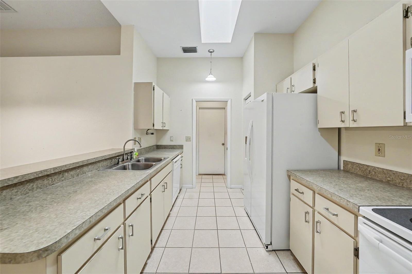 2437 NANTUCKET HARBOR LOOP, #2437, Sun City Center, FL 33573